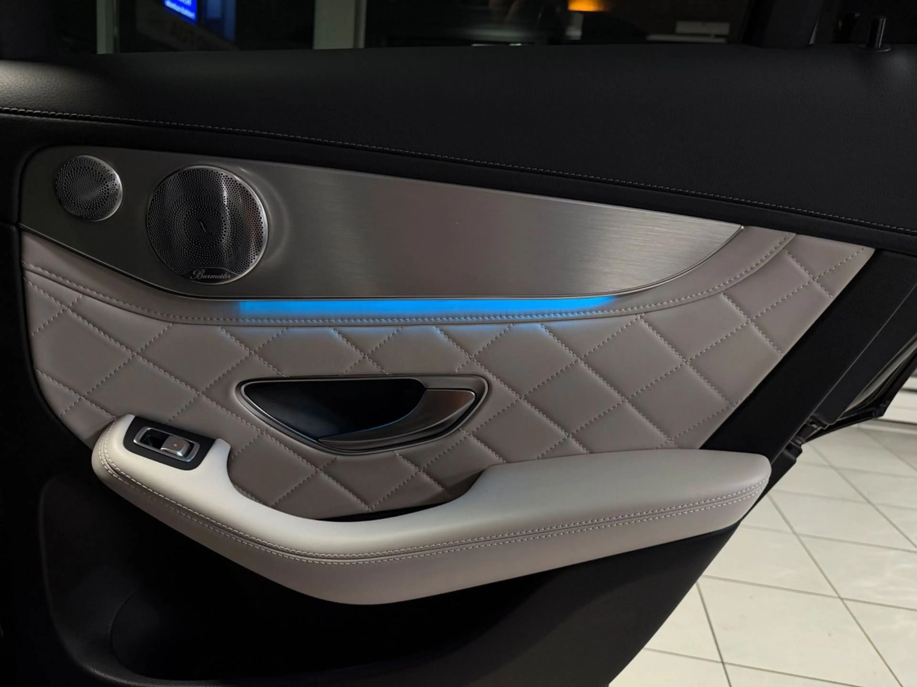 Mercedes-Benz GLC 350 AMG 4M PANO DESIGNO AIRMATIC BURMESTER — photo 31