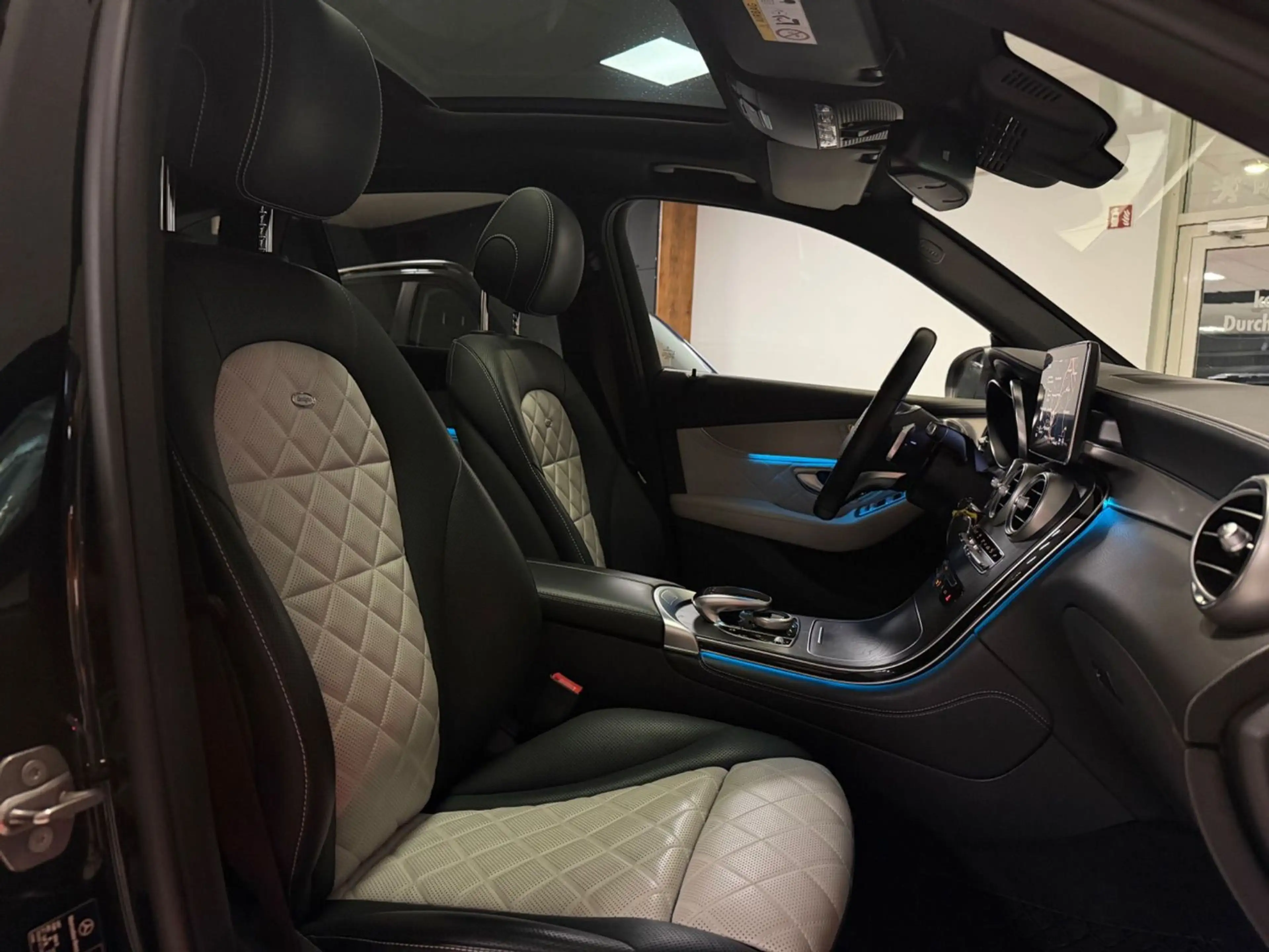 Mercedes-Benz GLC 350 AMG 4M PANO DESIGNO AIRMATIC BURMESTER — photo 21