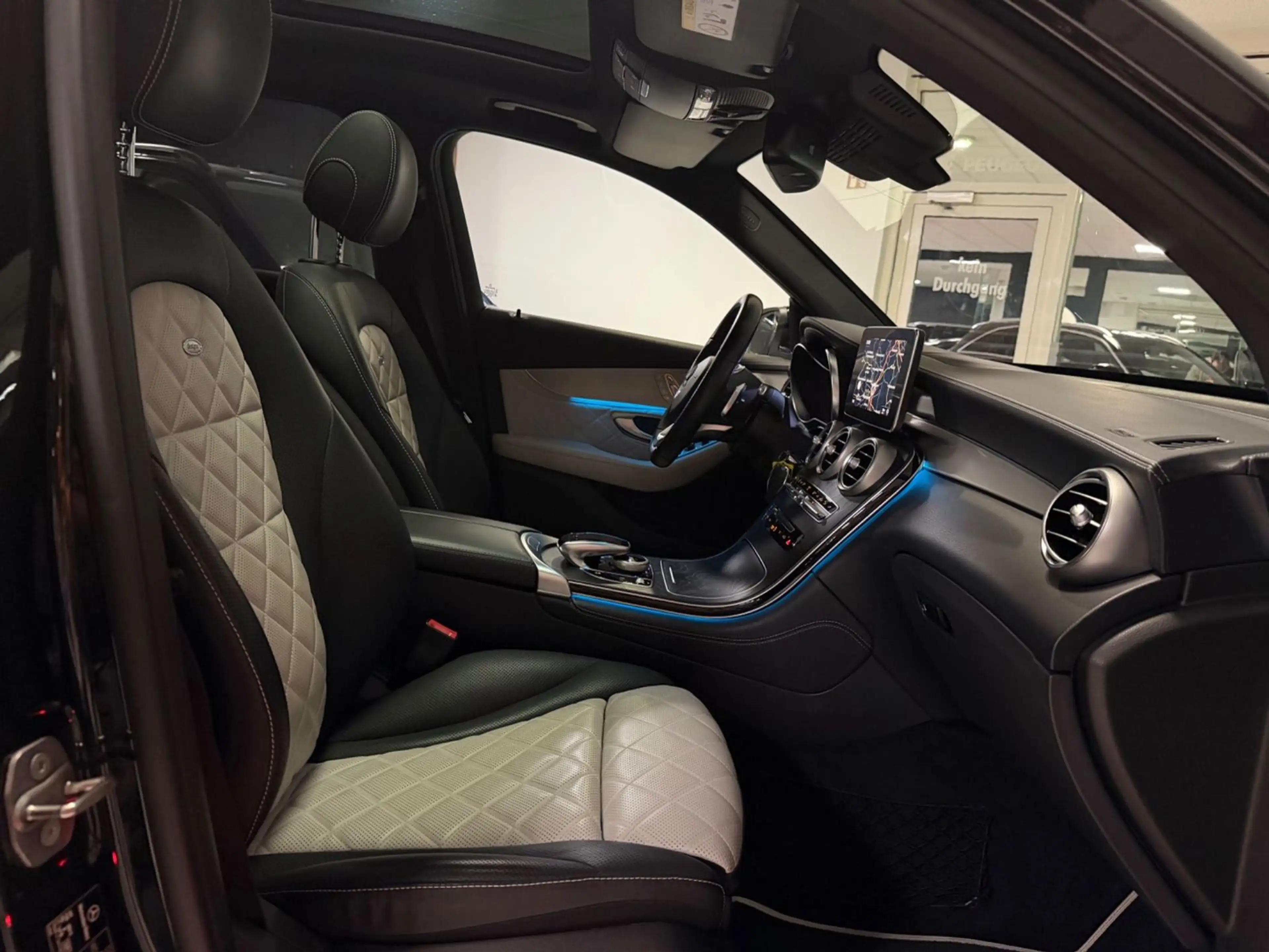 Mercedes-Benz GLC 350 AMG 4M PANO DESIGNO AIRMATIC BURMESTER — photo 20