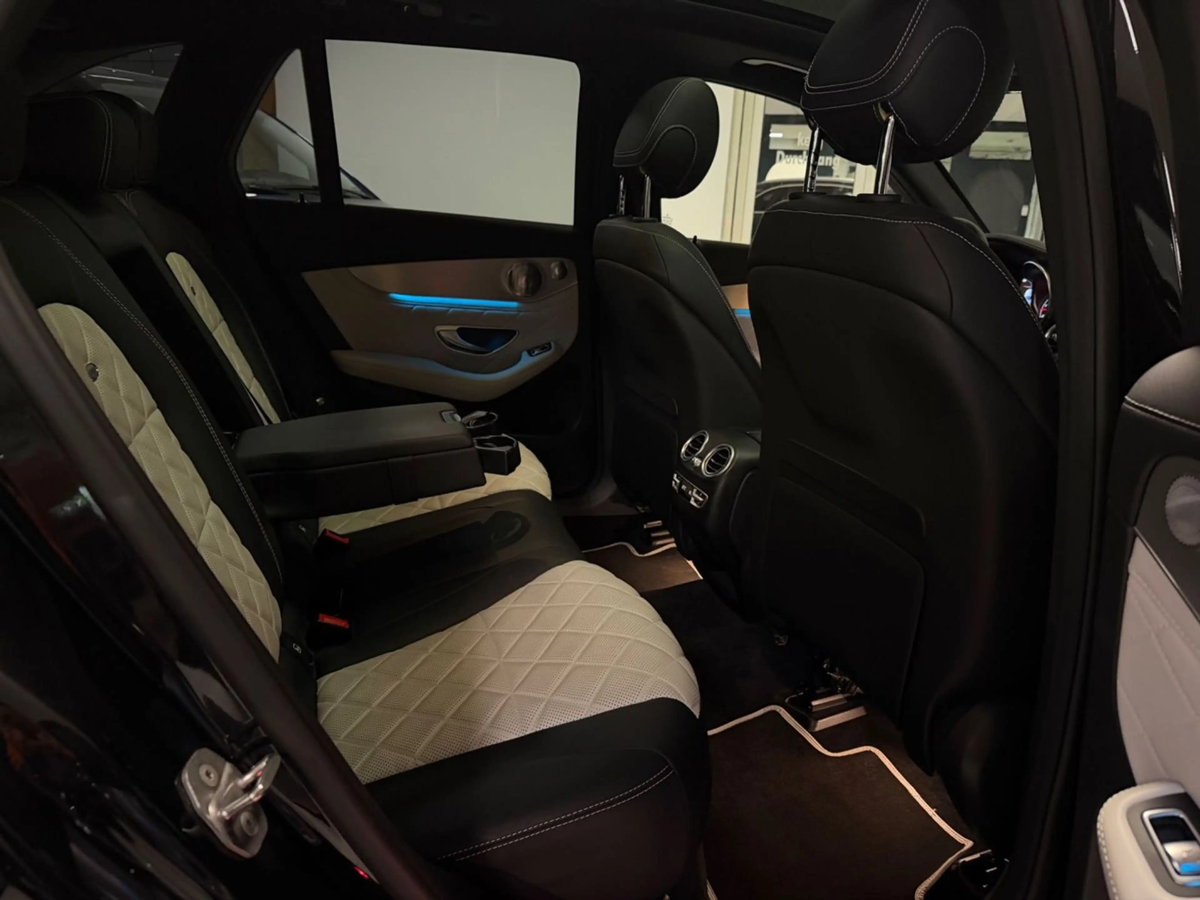Mercedes-Benz GLC 350 AMG 4M PANO DESIGNO AIRMATIC BURMESTER — photo 13