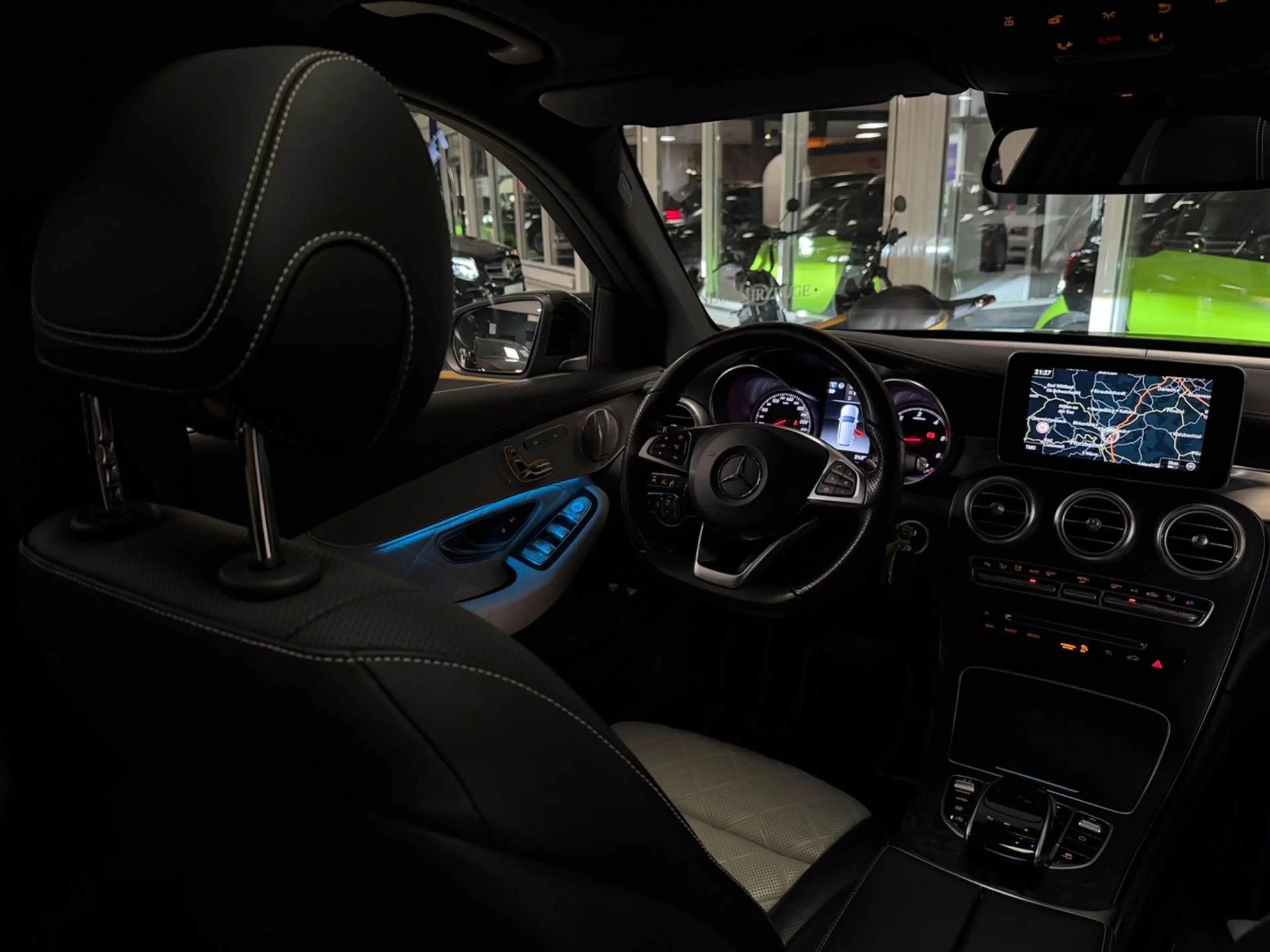 Mercedes-Benz GLC 350 AMG 4M PANO DESIGNO AIRMATIC BURMESTER — photo 18
