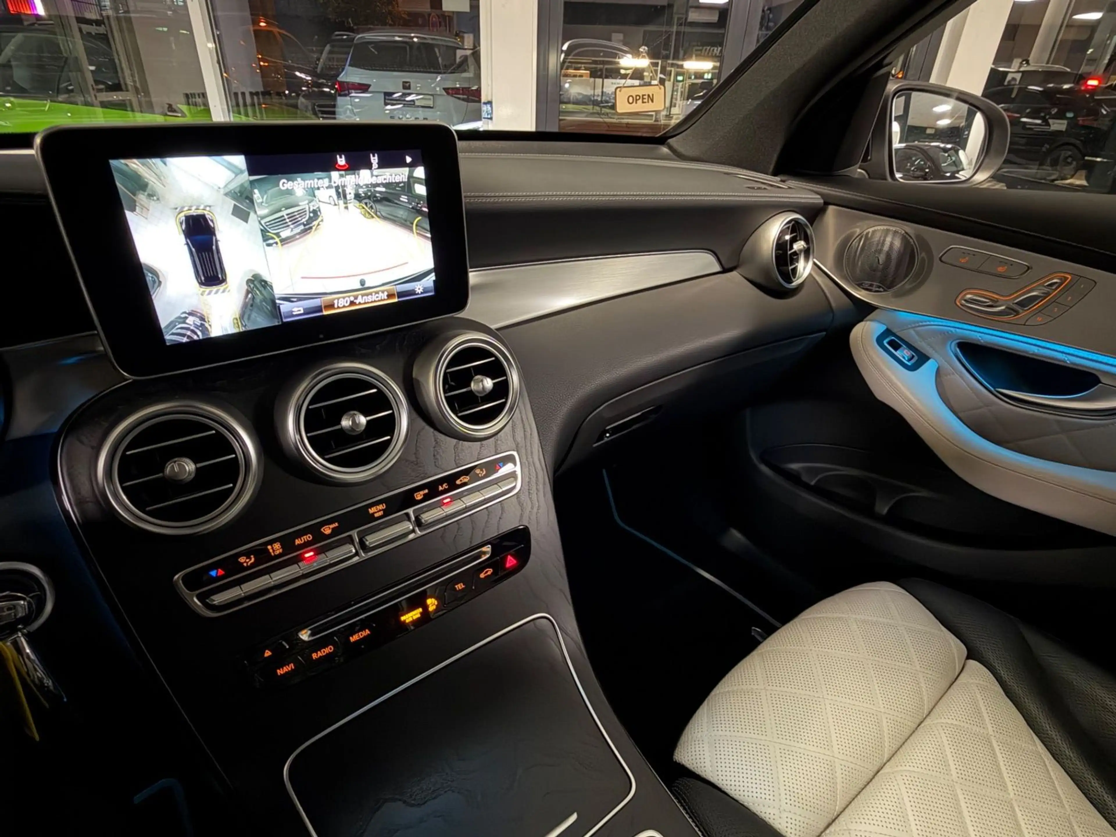 Mercedes-Benz GLC 350 AMG 4M PANO DESIGNO AIRMATIC BURMESTER — photo 28