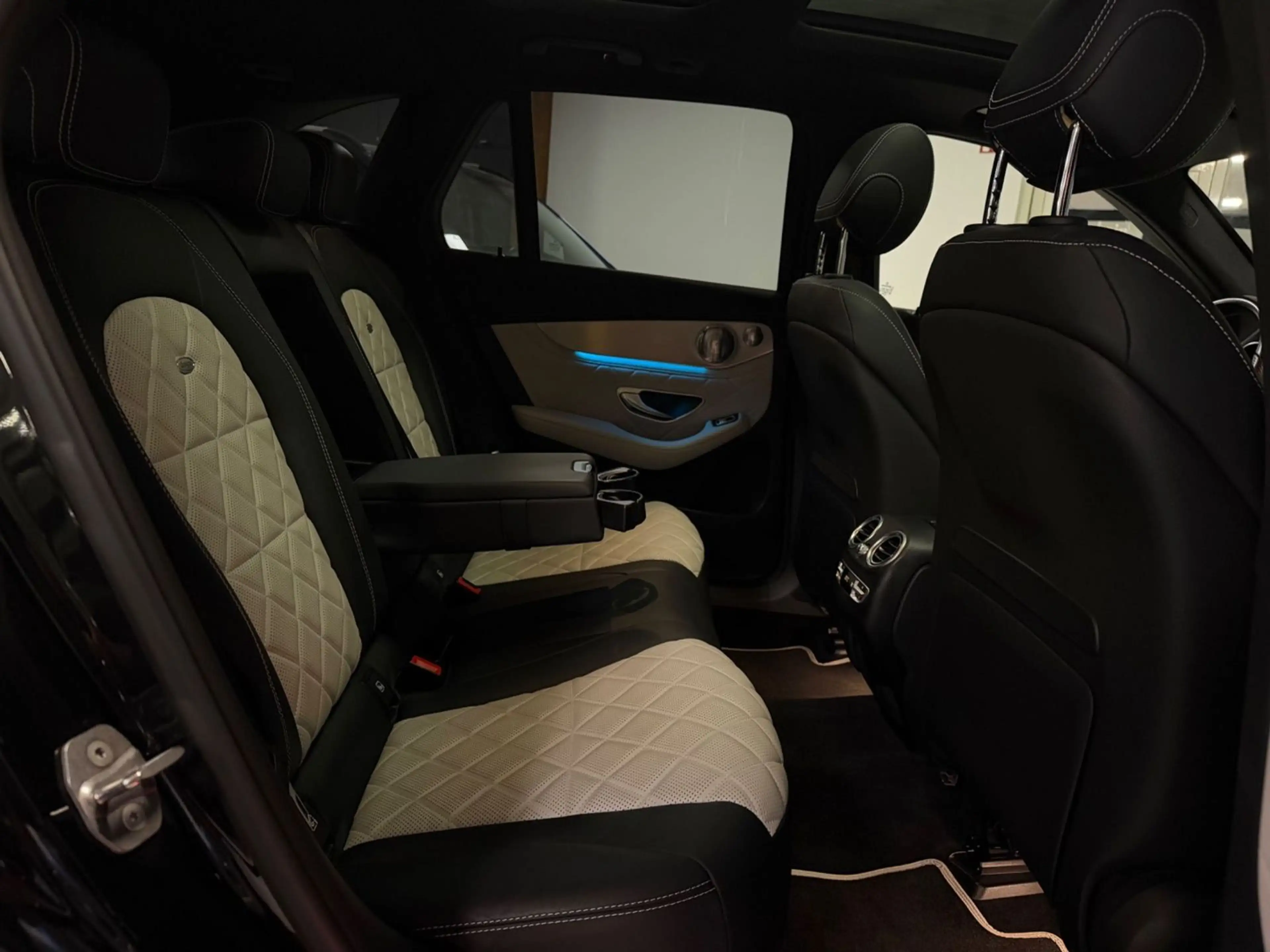 Mercedes-Benz GLC 350 AMG 4M PANO DESIGNO AIRMATIC BURMESTER — photo 14