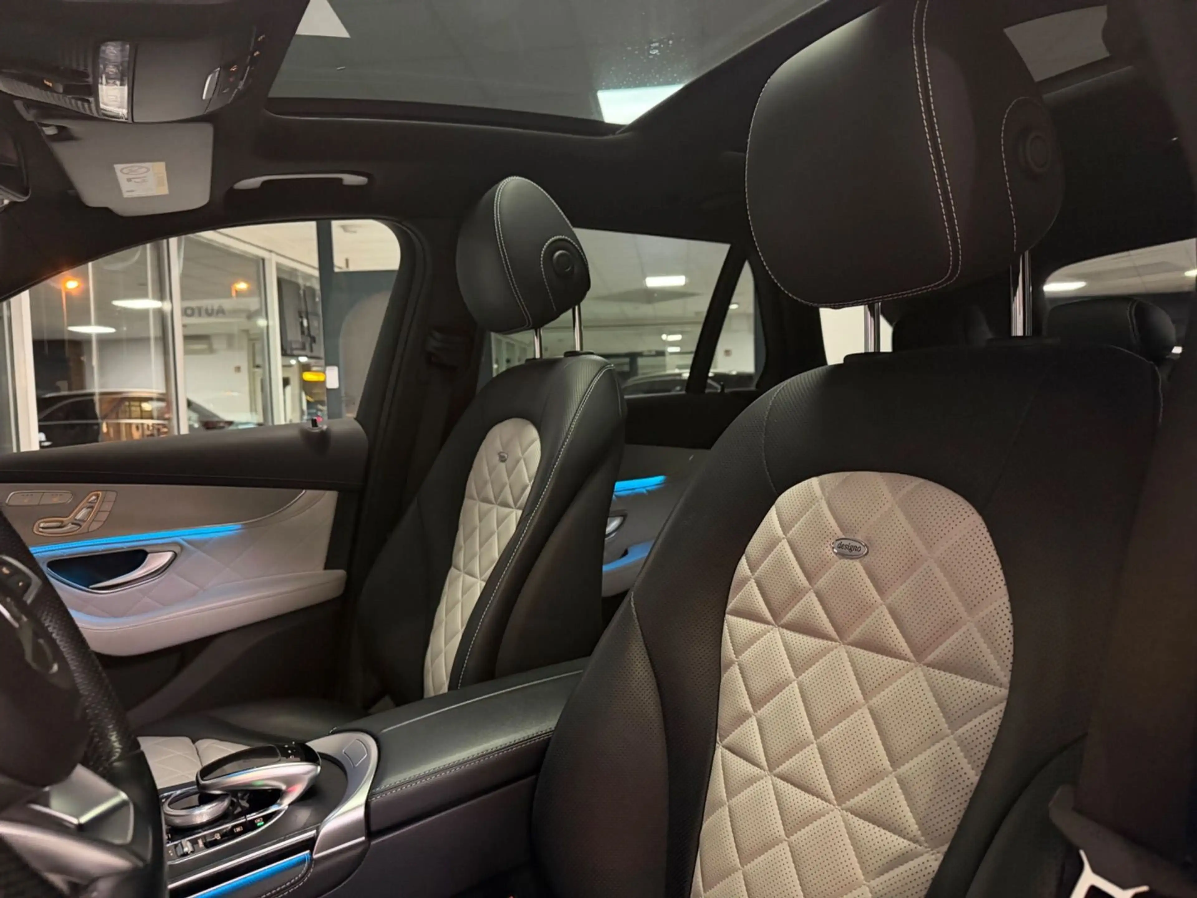 Mercedes-Benz GLC 350 AMG 4M PANO DESIGNO AIRMATIC BURMESTER — photo 26