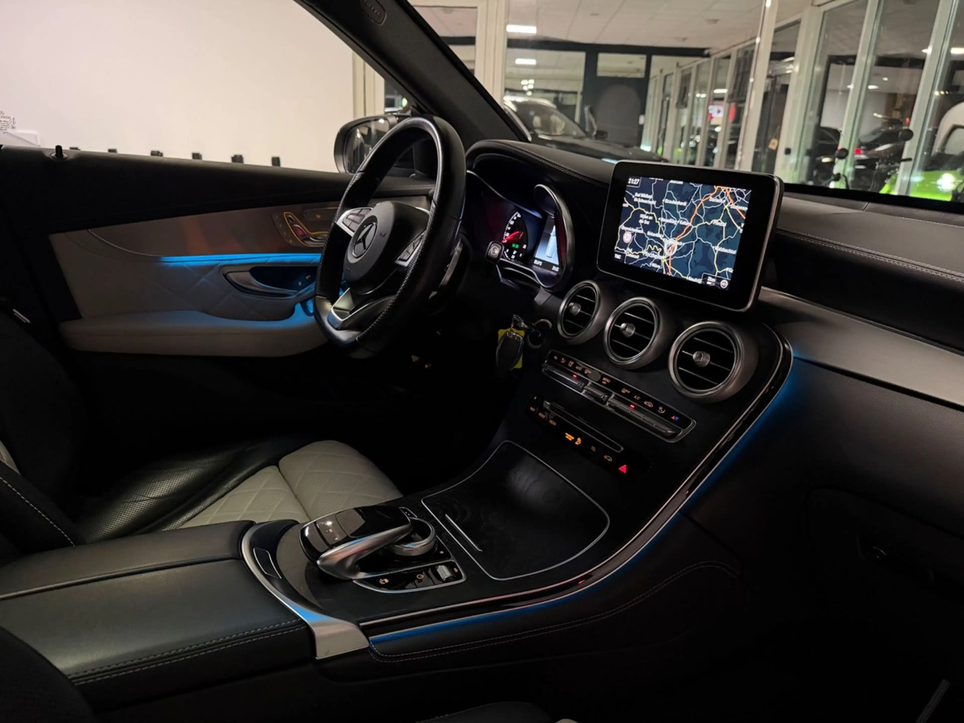 Mercedes-Benz GLC 350 AMG 4M PANO DESIGNO AIRMATIC BURMESTER — photo 19