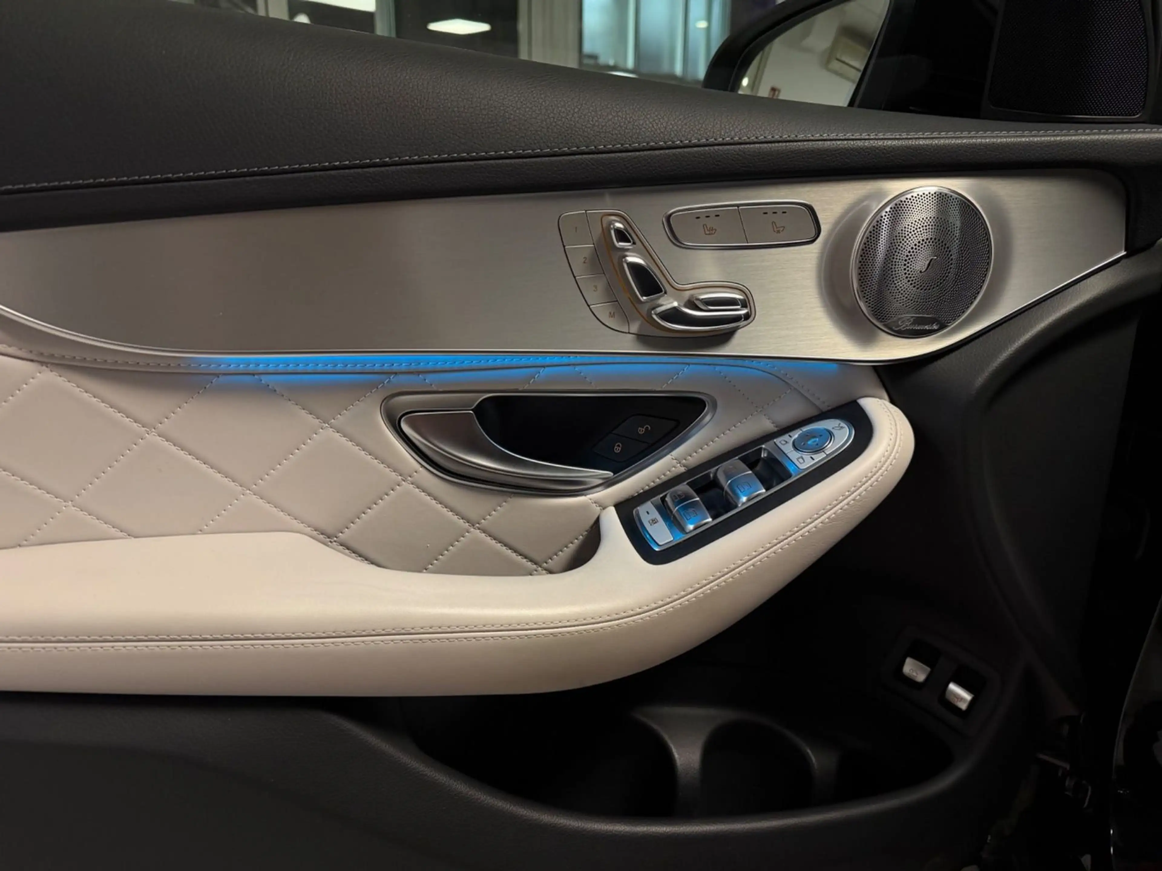 Mercedes-Benz GLC 350 AMG 4M PANO DESIGNO AIRMATIC BURMESTER — photo 29