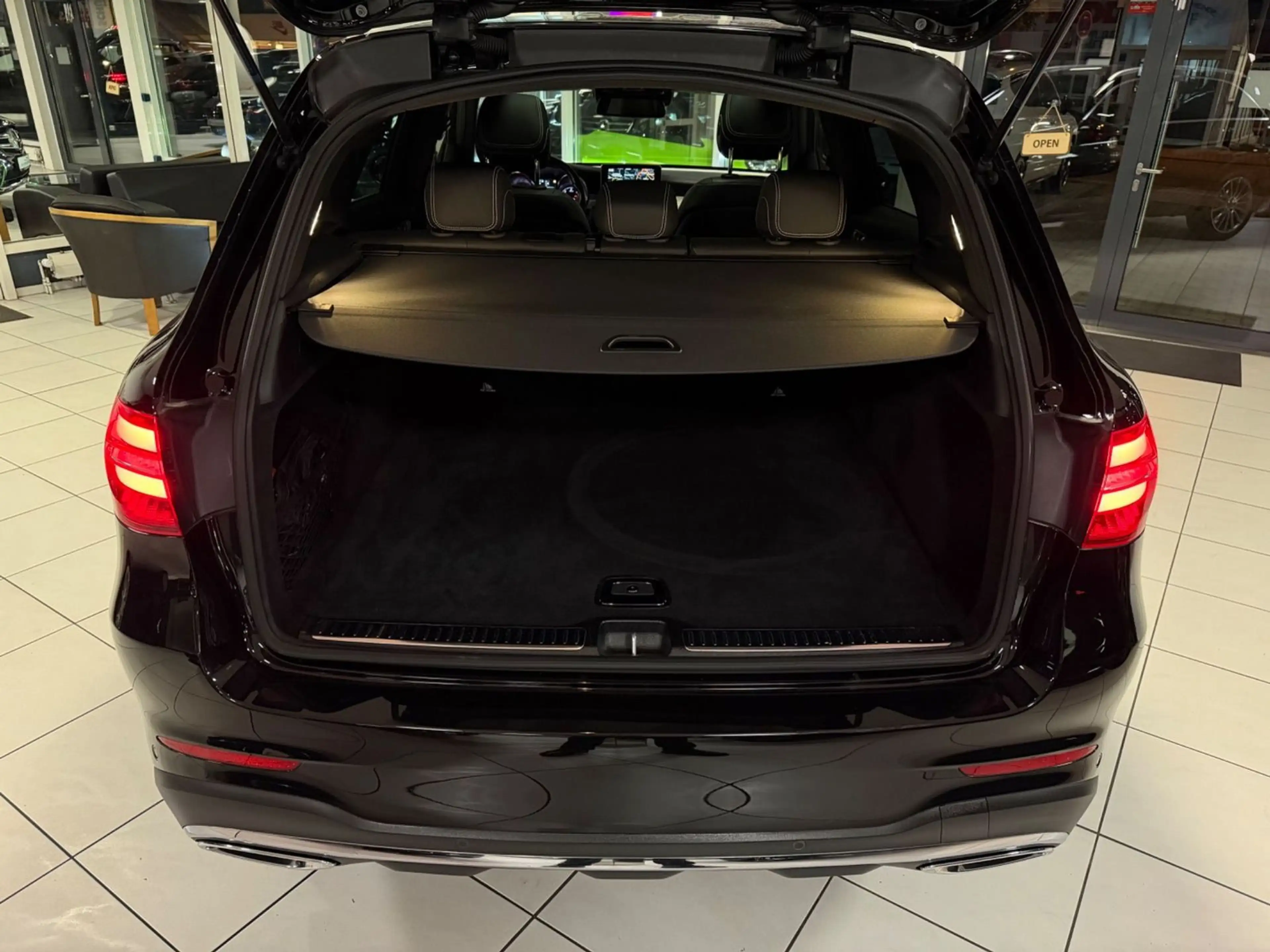 Mercedes-Benz GLC 350 AMG 4M PANO DESIGNO AIRMATIC BURMESTER — photo 11