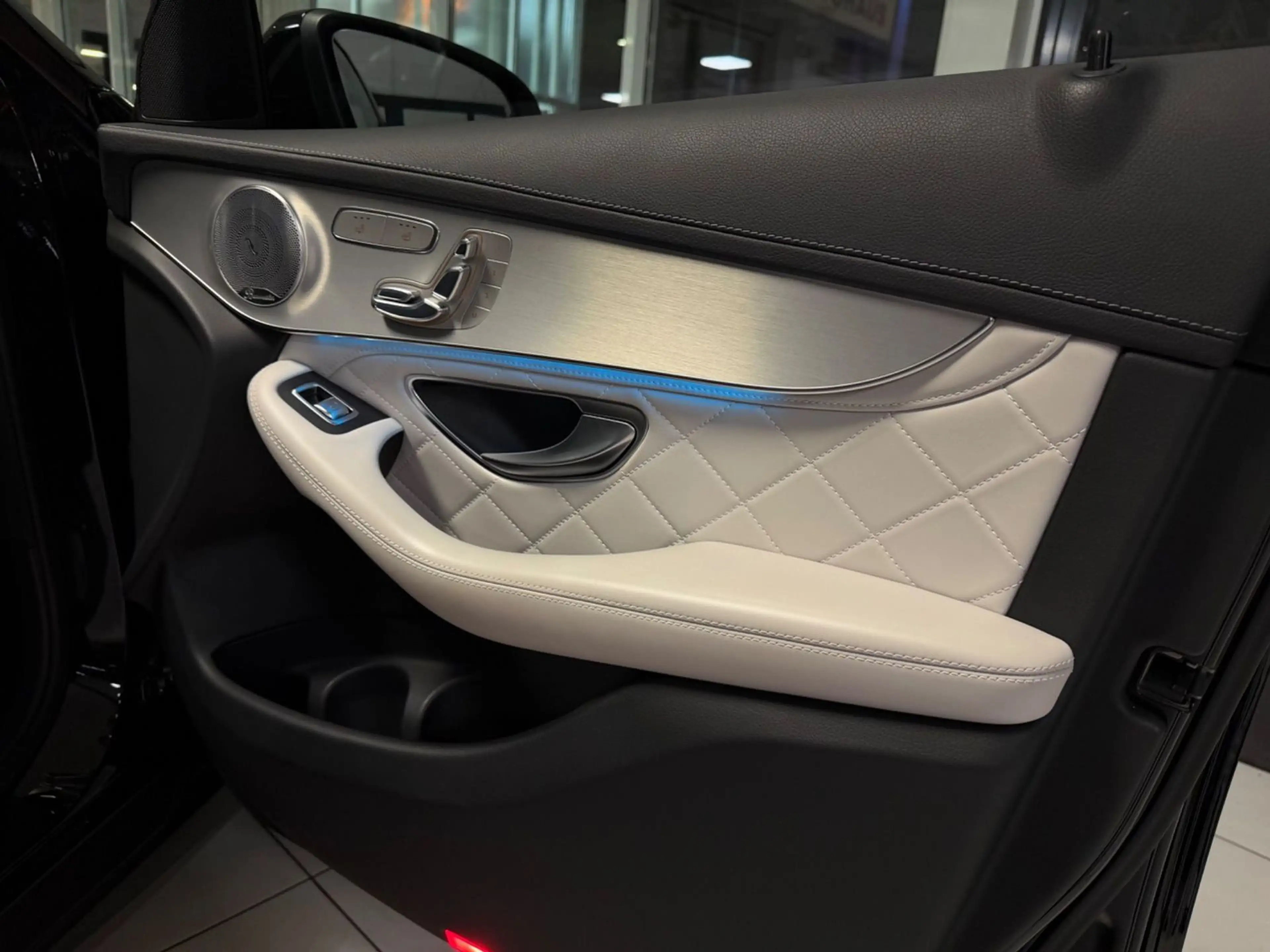 Mercedes-Benz GLC 350 AMG 4M PANO DESIGNO AIRMATIC BURMESTER — photo 30