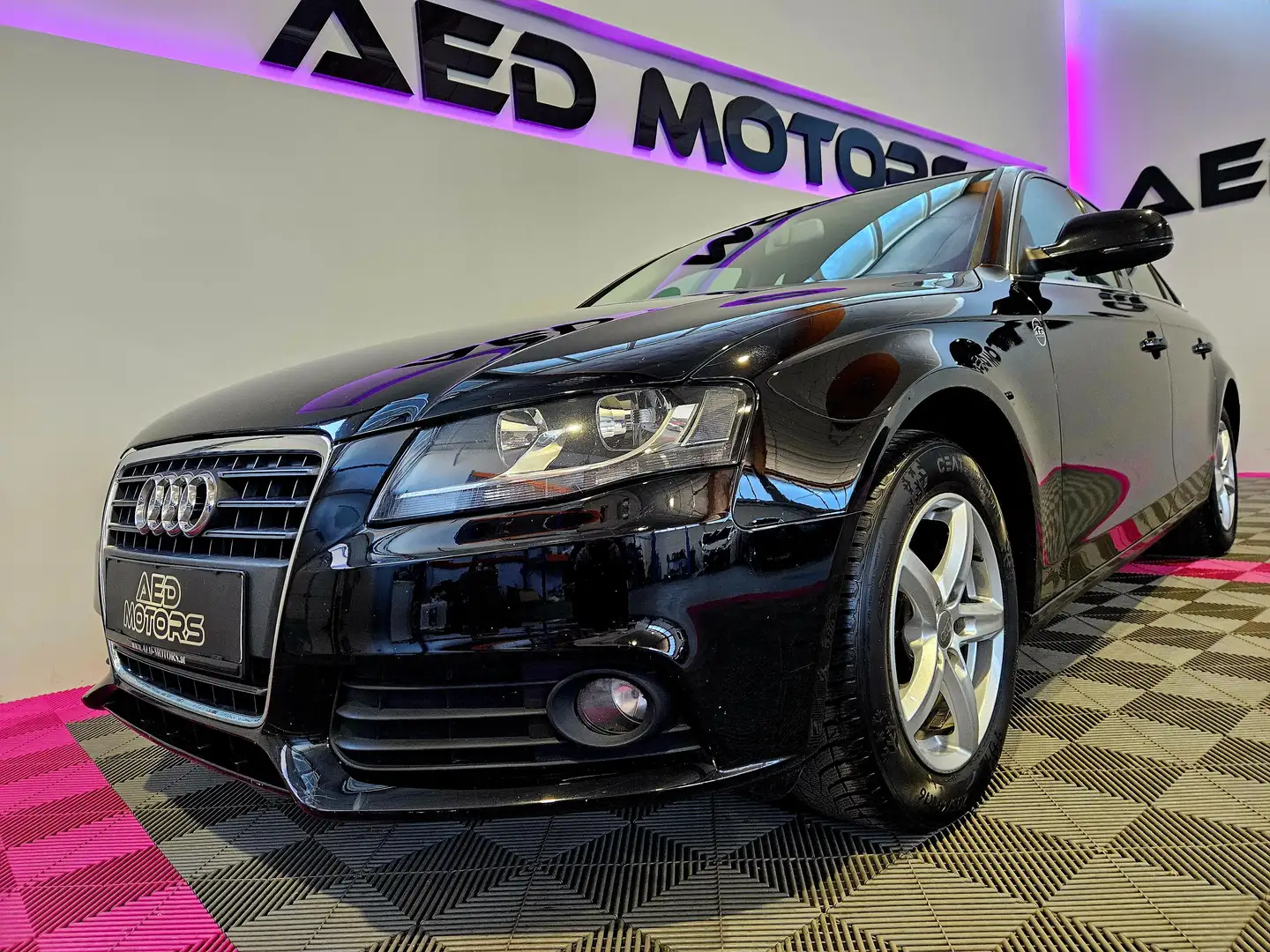 Audi A4 Ambiente Schwarz - 1