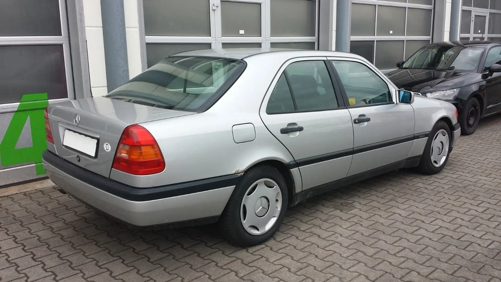Mercedes-Benz C 180 C-Klasse Lim. C 180 TÜV NEU Argintiu - 2