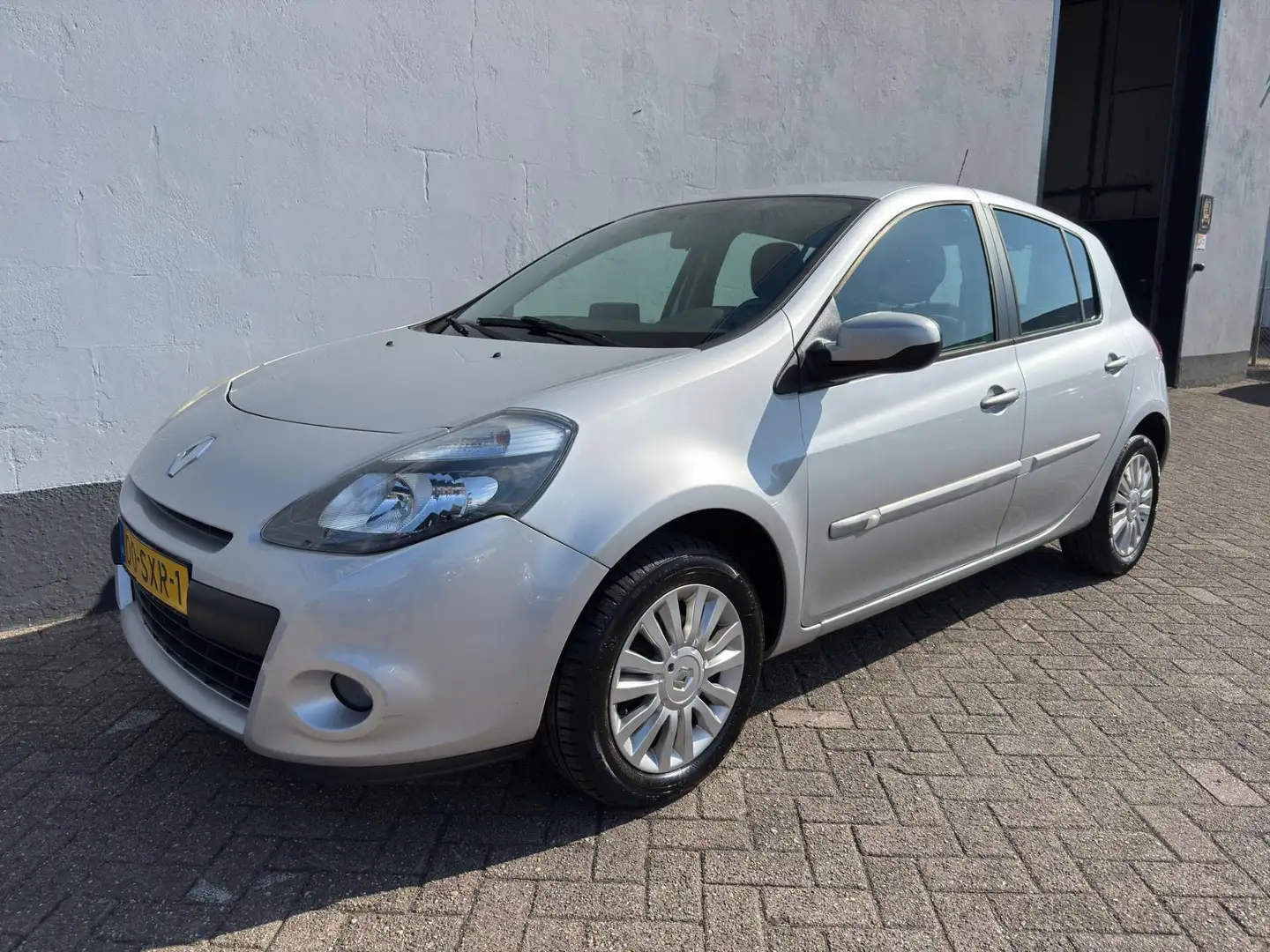 Renault Clio 1.2 Collection 5-Deurs - Airco - LMV Grijs - 1