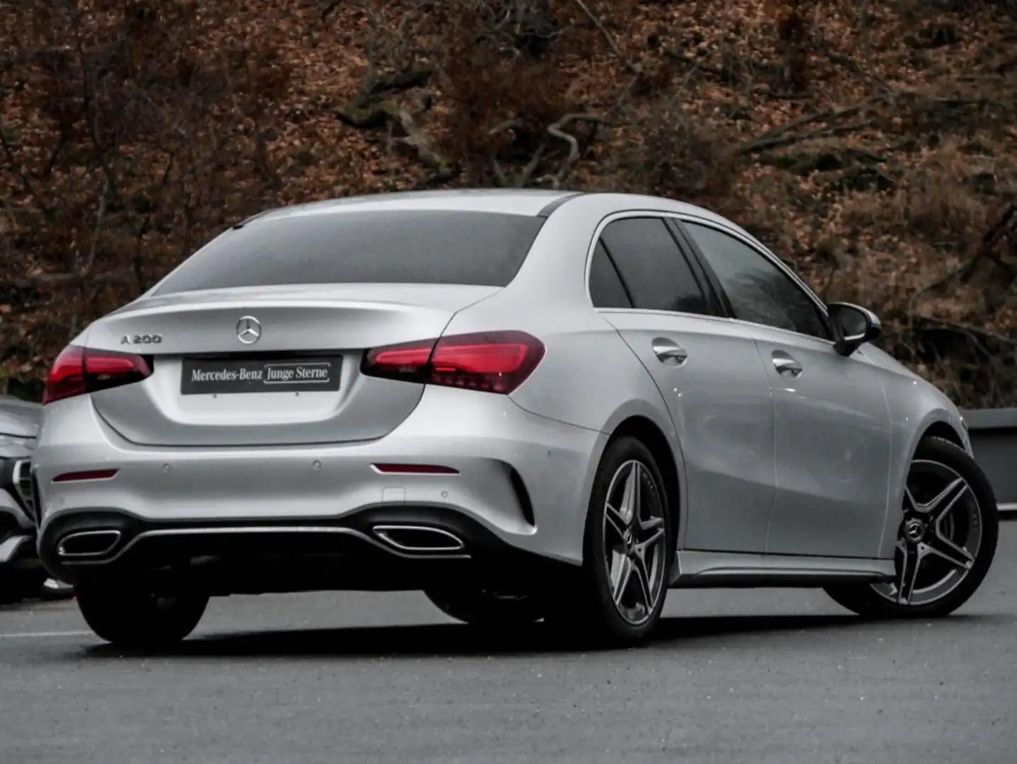 Mercedes-Benz A 200 Limousine AMG-Sport/Pano/Distr/Memo/LED/18 Silber - 2