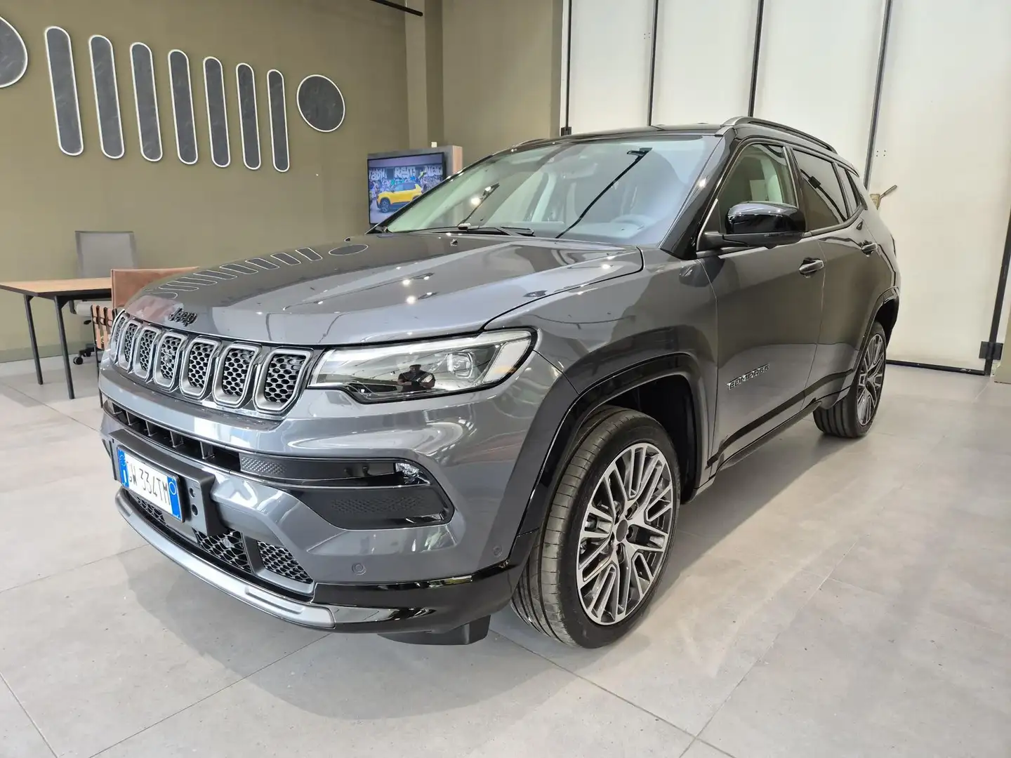 Jeep Compass Compass 1.5 Turbo T4 130 CV MHEV 2WD Summit Gris - 1