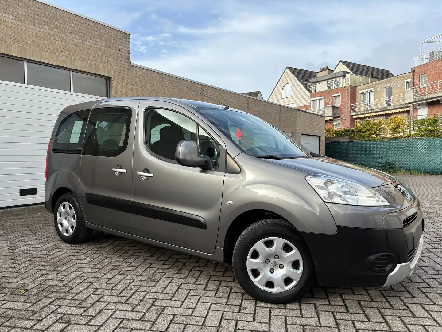 Peugeot Partner Partner Tepee / 1.6 Benzine /12 Maanden Garantie / Gris - 1