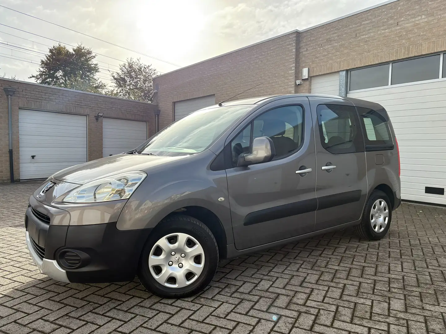 Peugeot Partner Partner Tepee / 1.6 Benzine /12 Maanden Garantie / Gris - 2