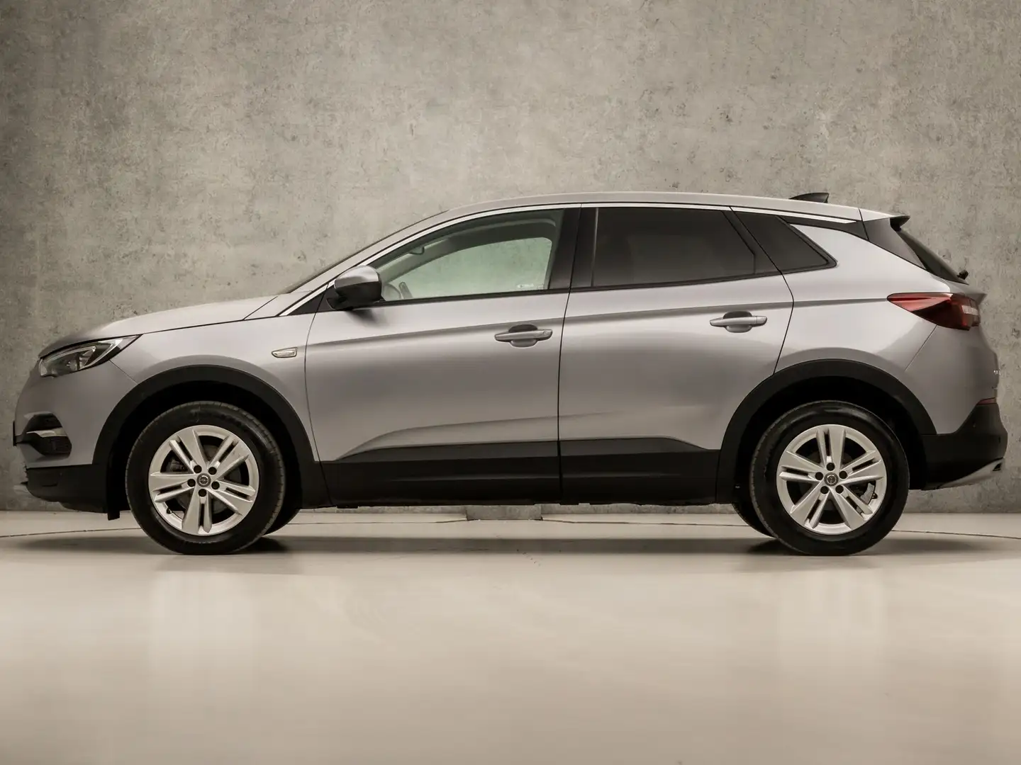 Opel Grandland X 1.2 Turbo Sport (APPLE CARPLAY, GROOT NAVI, LEDER, Grijs - 2