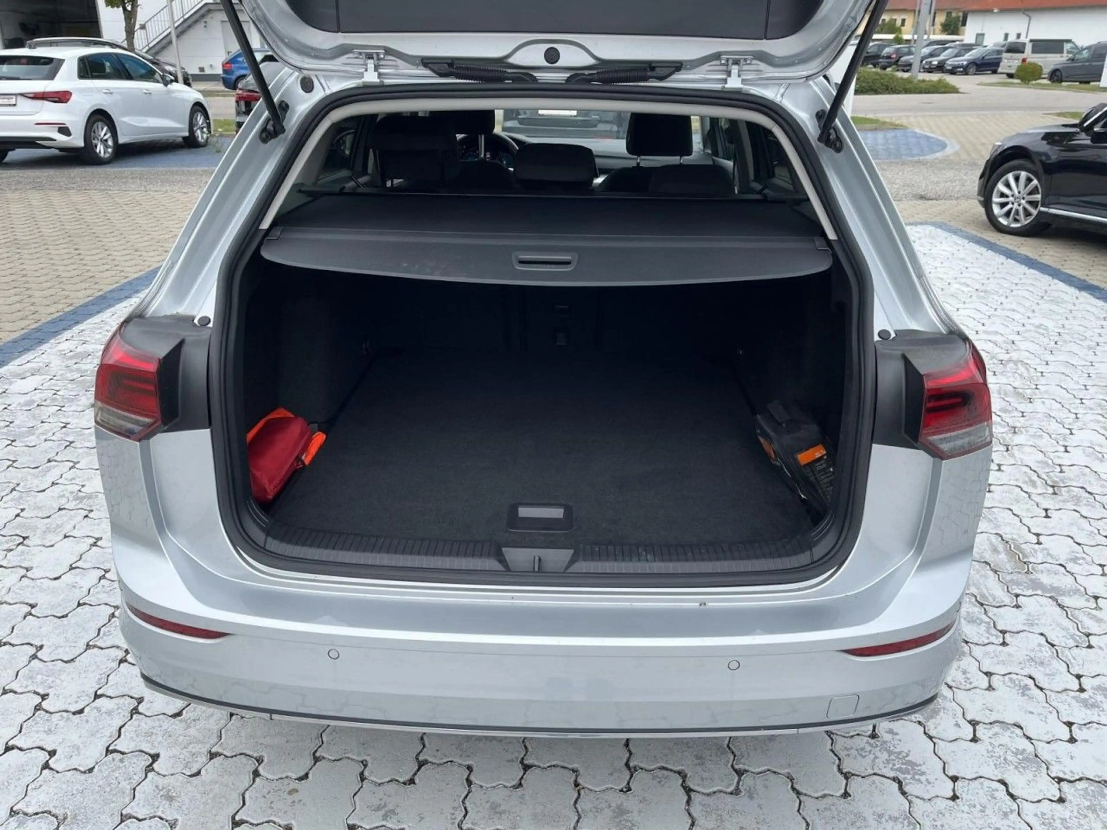 Volkswagen Golf Variant Golf VIII Variant 1.5 TSI Move (LED+NAVI+APP+Sta — photo 6