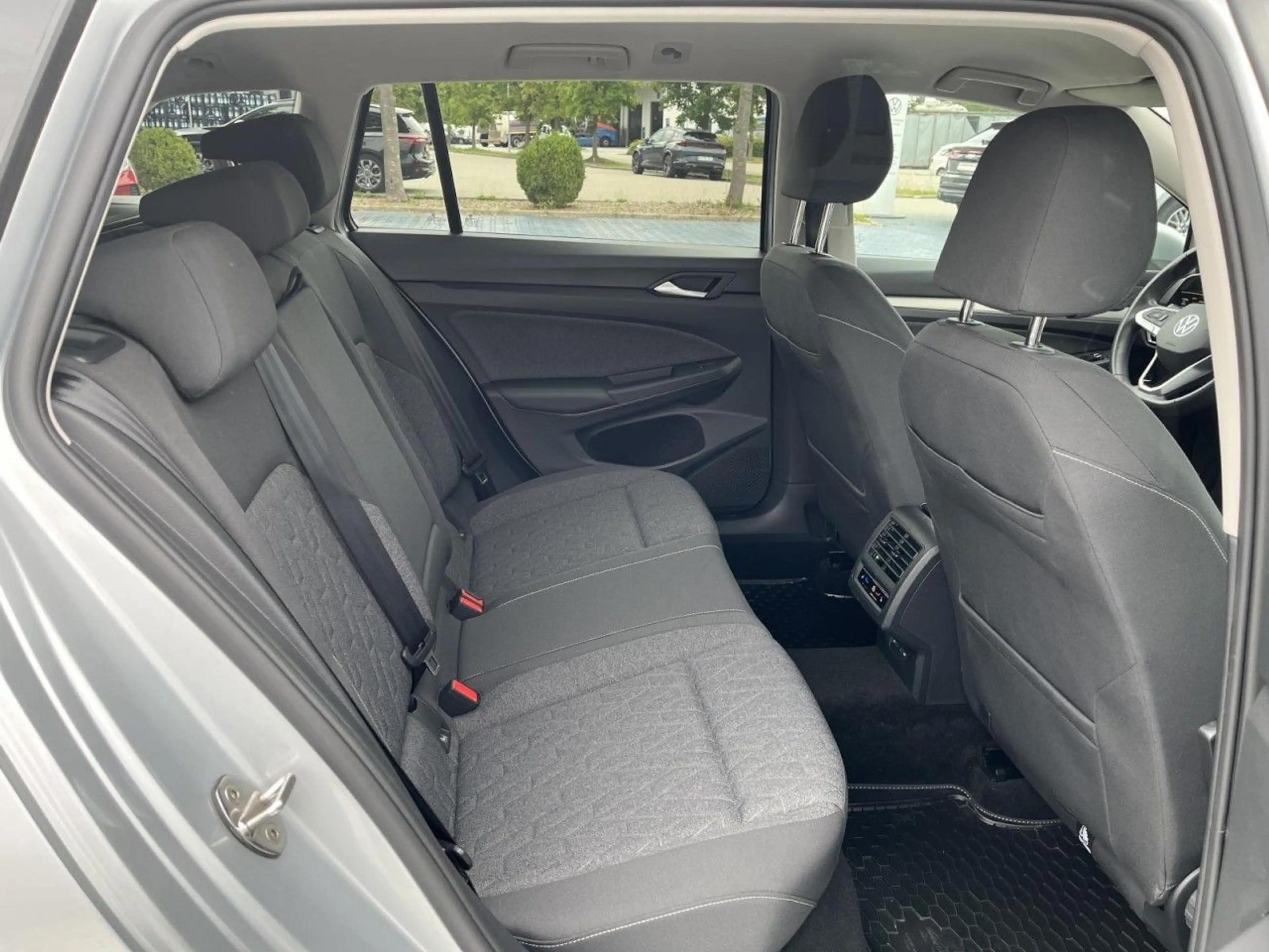 Volkswagen Golf Variant Golf VIII Variant 1.5 TSI Move (LED+NAVI+APP+Sta — photo 8