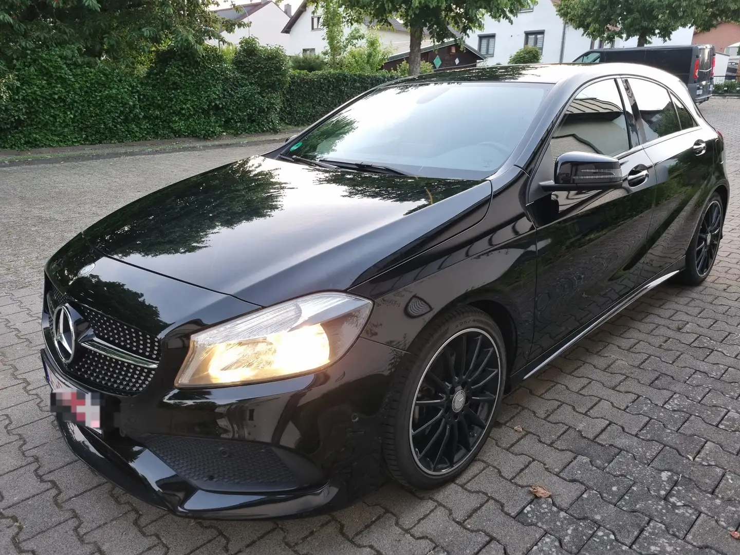 Mercedes-Benz A 180 AMG Line  * Mit Garantie Schwarz - 2