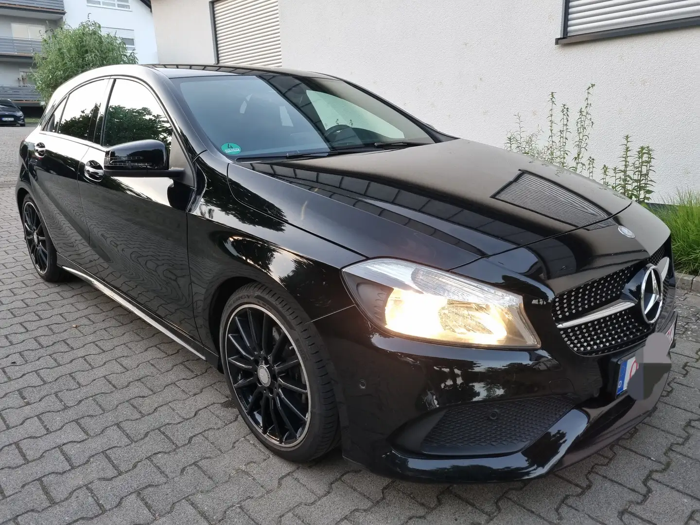 Mercedes-Benz A 180 AMG Line  * Mit Garantie Schwarz - 1