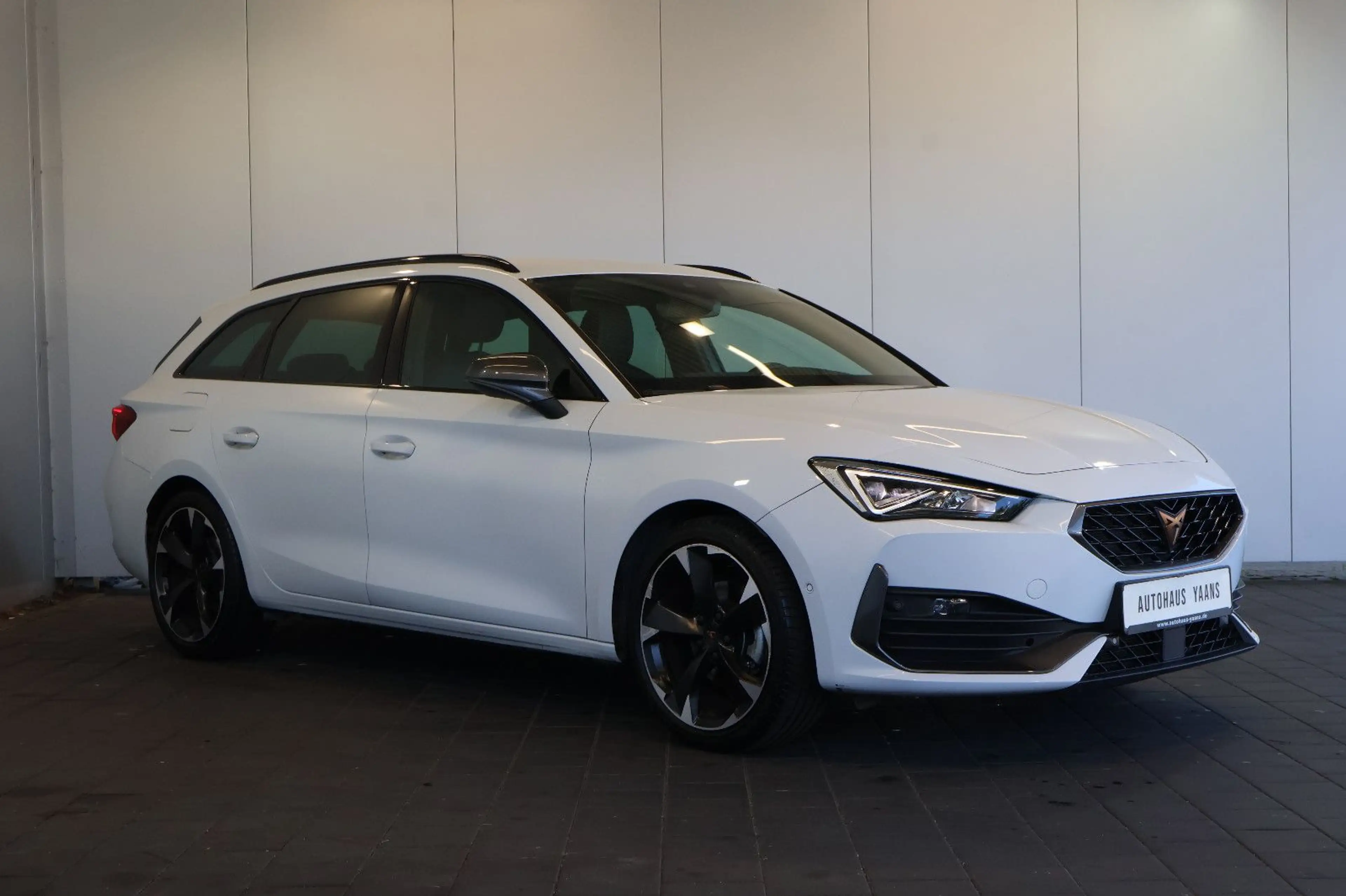 CUPRA Leon ST 1.5 eTSI AID+ACC+CARPLAY+KEY+LED+18" — photo 3