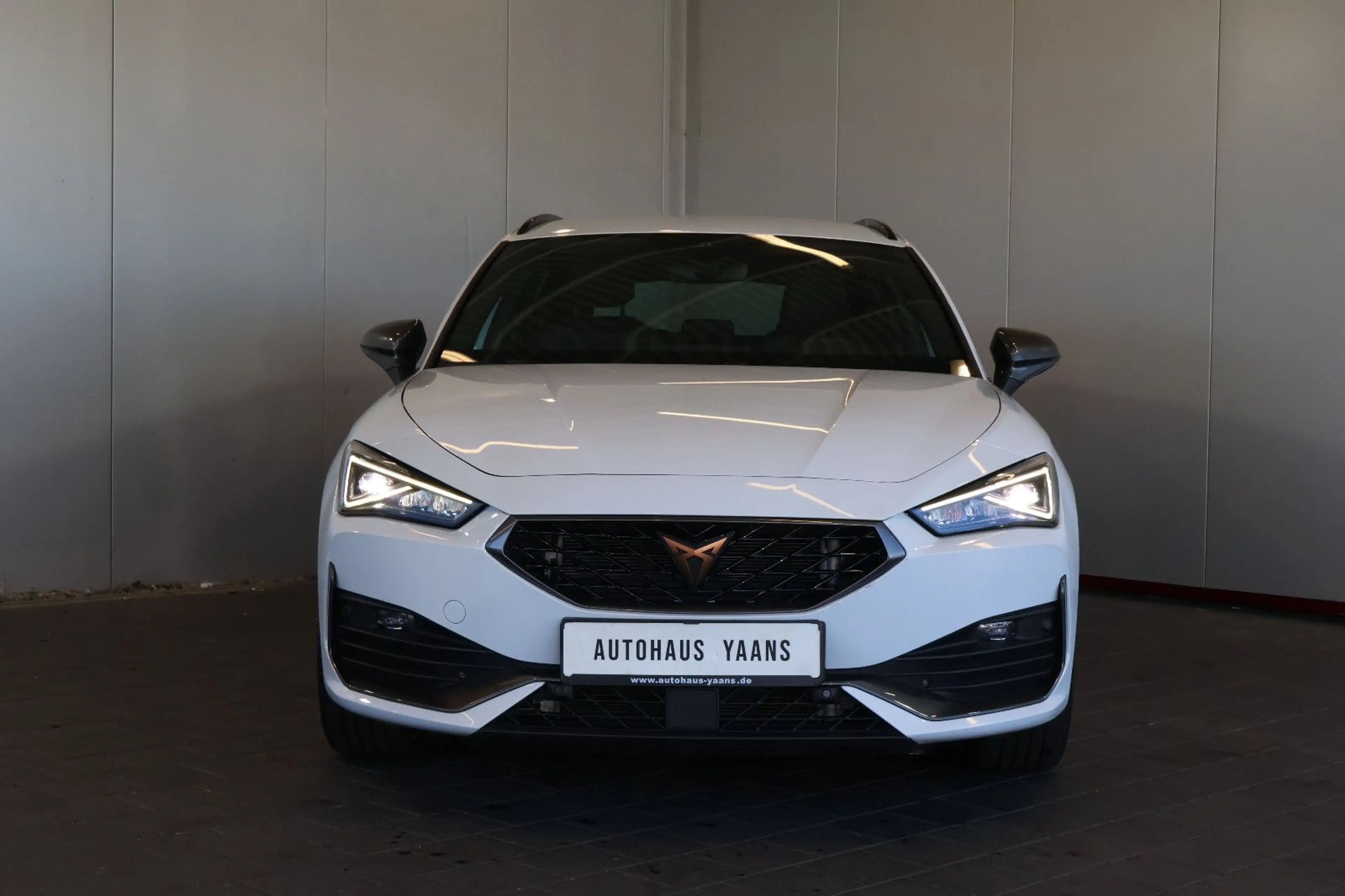 CUPRA Leon ST 1.5 eTSI AID+ACC+CARPLAY+KEY+LED+18" — photo 2