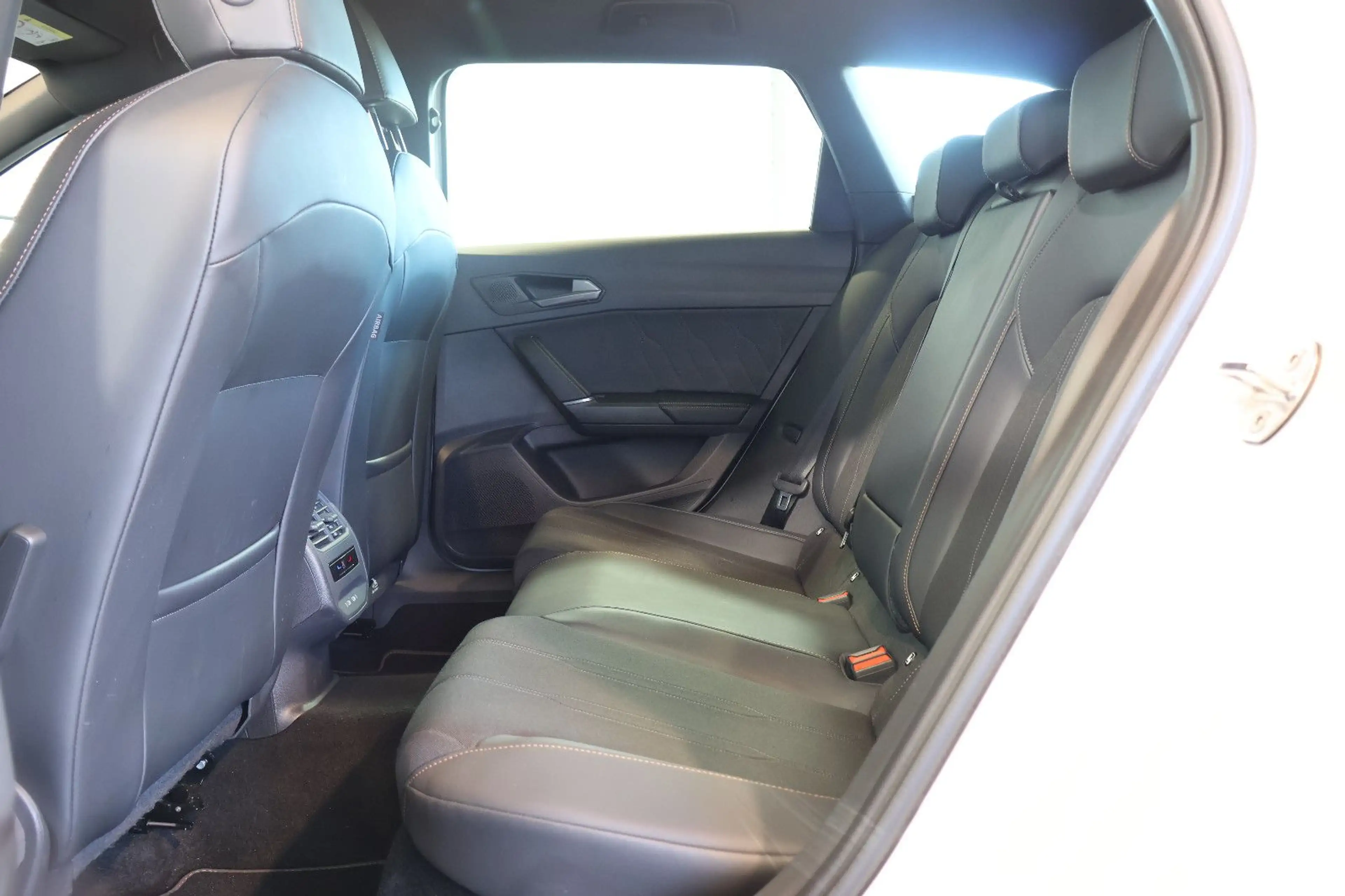 CUPRA Leon ST 1.5 eTSI AID+ACC+CARPLAY+KEY+LED+18" — photo 15