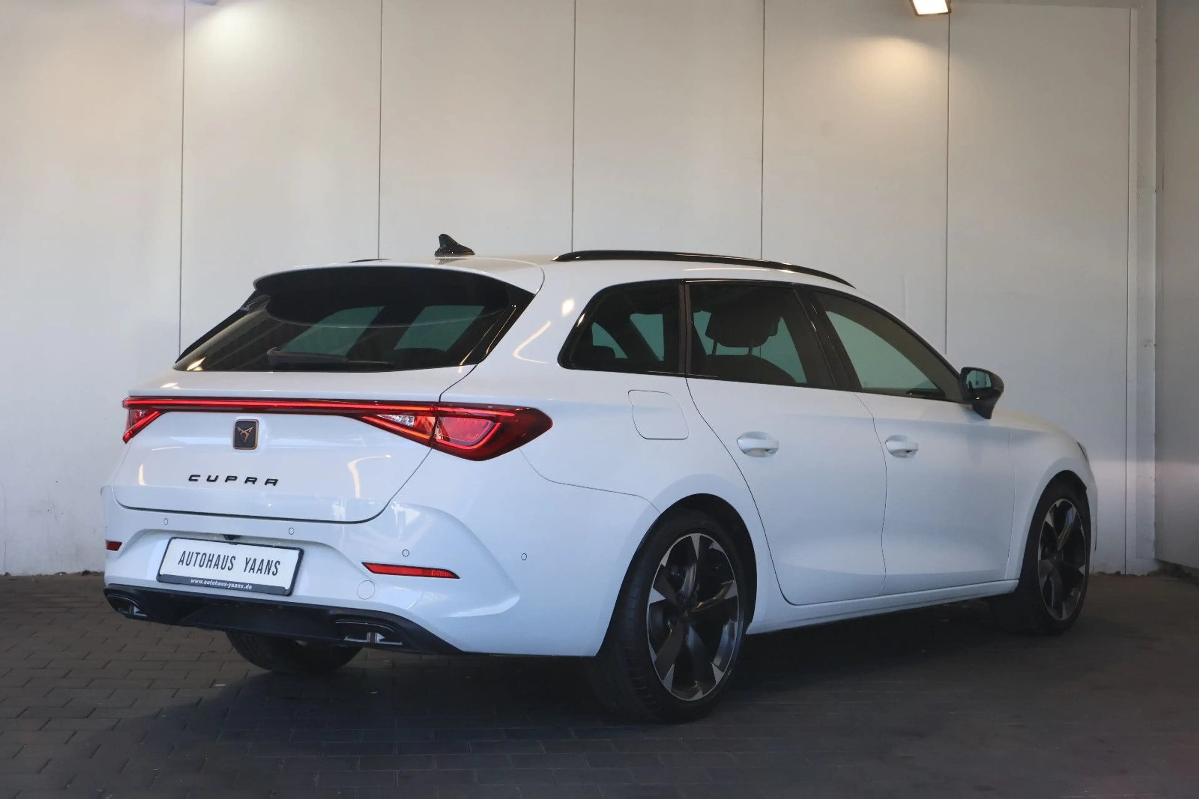 CUPRA Leon ST 1.5 eTSI AID+ACC+CARPLAY+KEY+LED+18" — photo 4