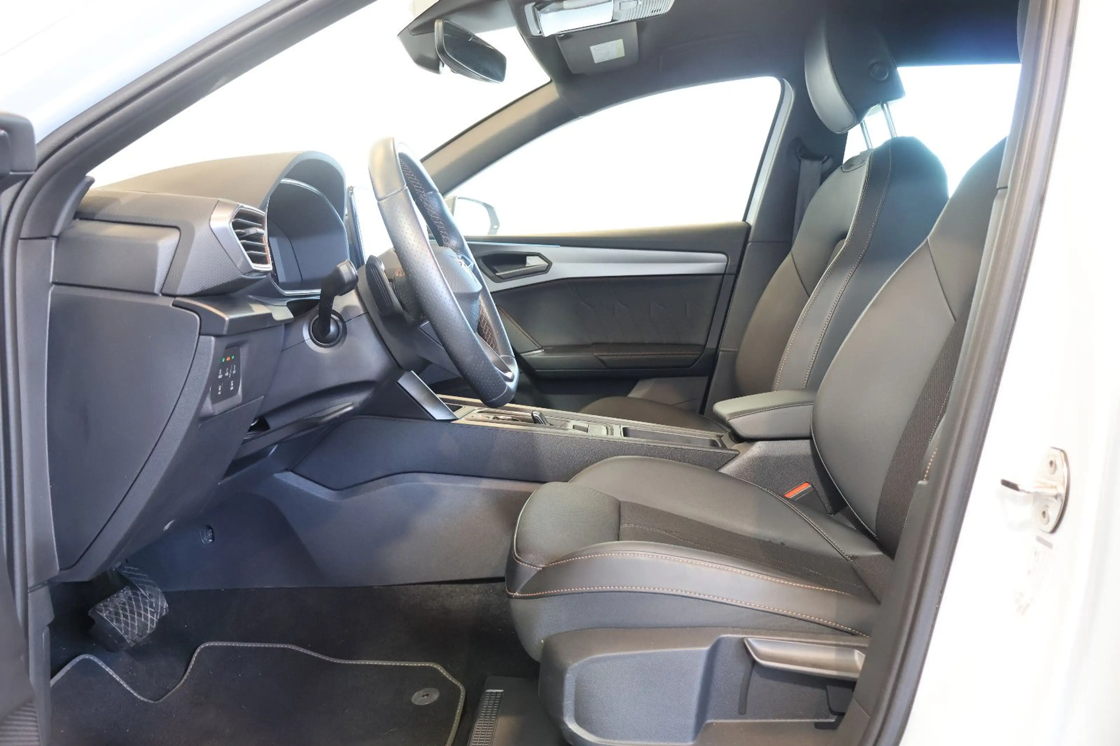 CUPRA Leon ST 1.5 eTSI AID+ACC+CARPLAY+KEY+LED+18" — photo 11