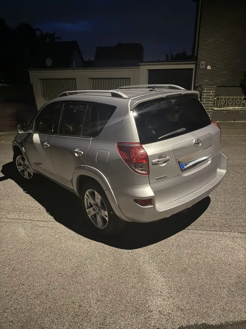 Toyota RAV 4 Executive Szary - 2