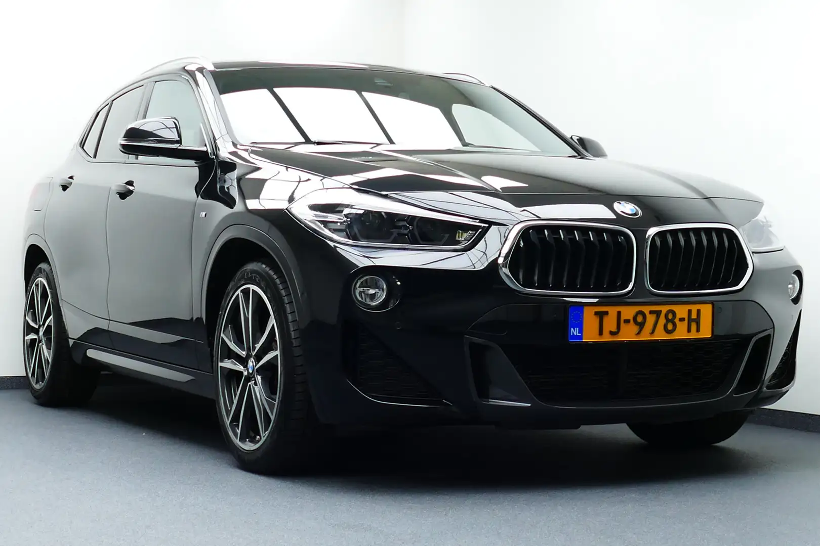 BMW X2 sDrive18i High Executive M Sport. Leer, Stoelverw, Zwart - 2