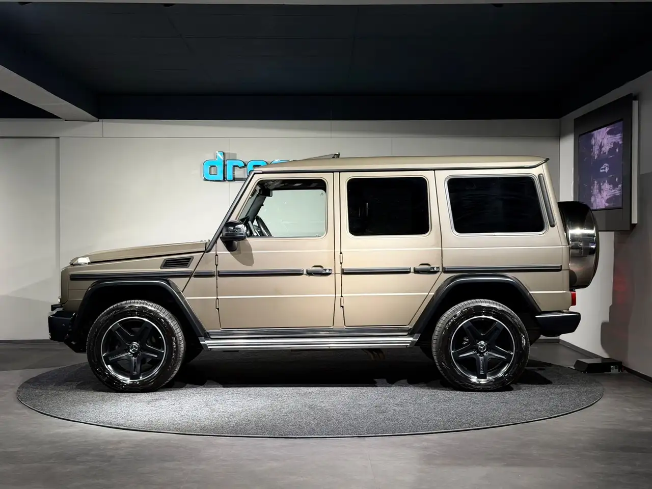 Mercedes-Benz G 500 4MATIC / AMG LINE / Designo / Distronic / TOP ZUS Bild 9