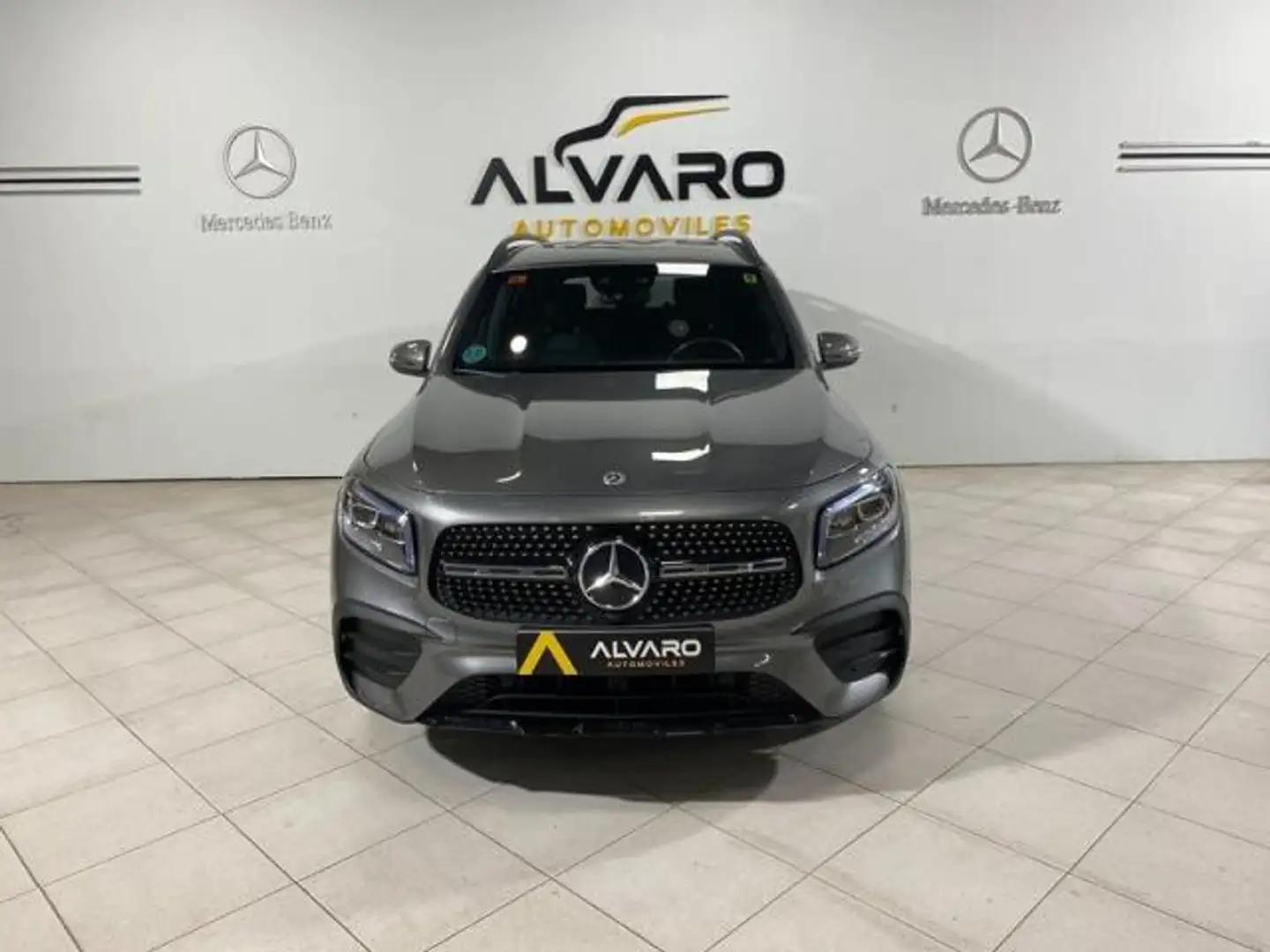 Mercedes-Benz GLB 200 200d 8G-DCT Grijs - 2