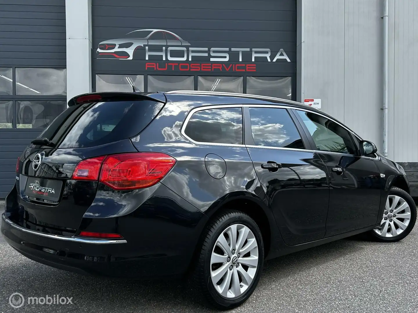 Opel Astra Sports Tourer 1.4 Turbo Edition Navi Cruise PDC Ne Zwart - 2