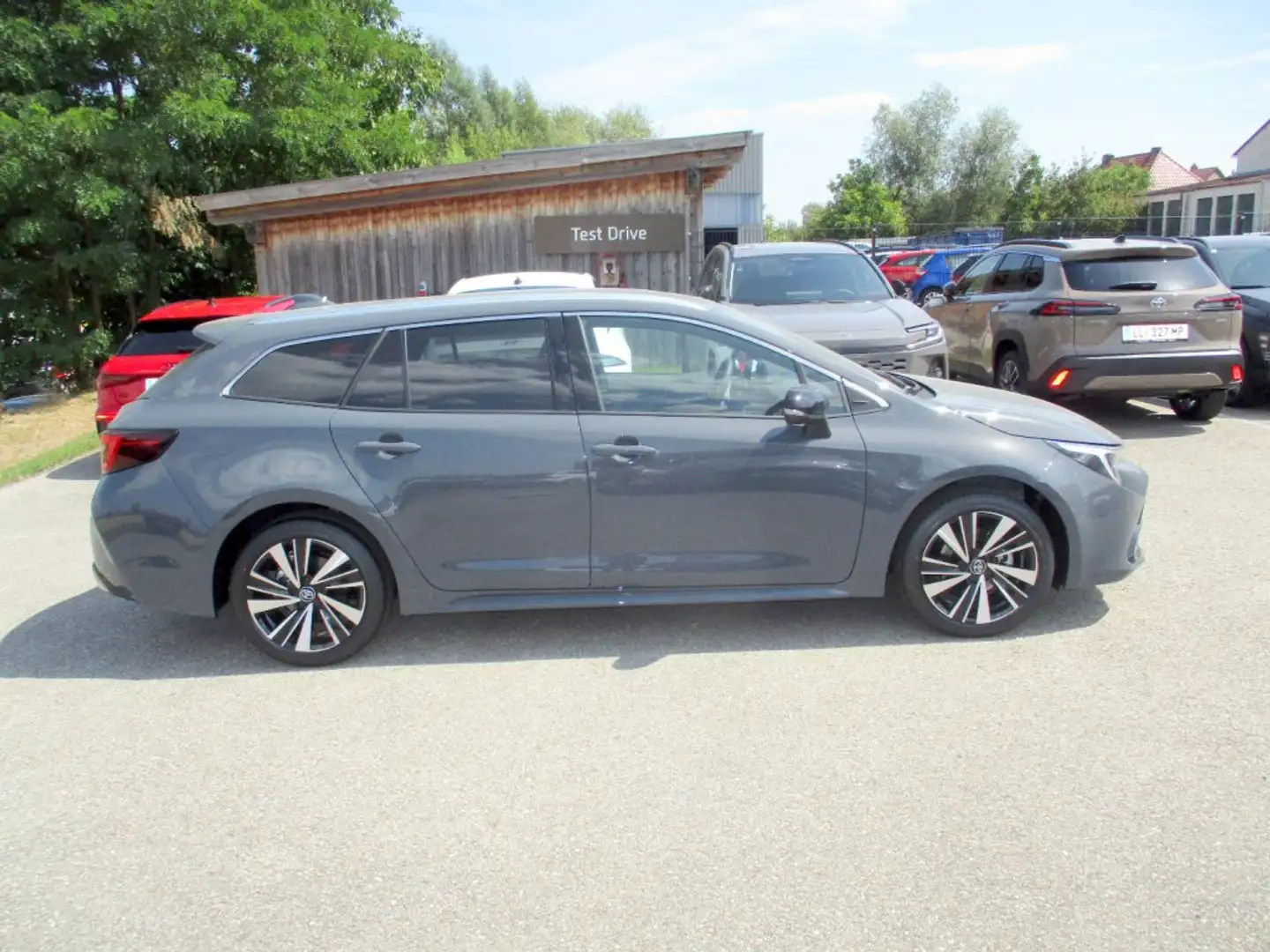 Toyota Corolla TS 1,8 HEV Teamplayer Grau - 2
