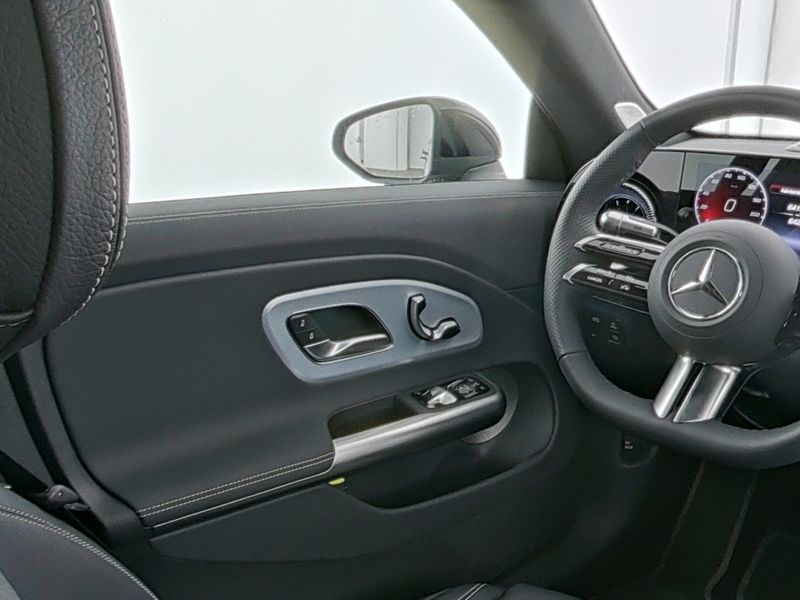 Mercedes-Benz CLA 250 *+ EQ+AMG+NIGHT+SUPERSCREEN+BURMEST+HEAD — photo 5