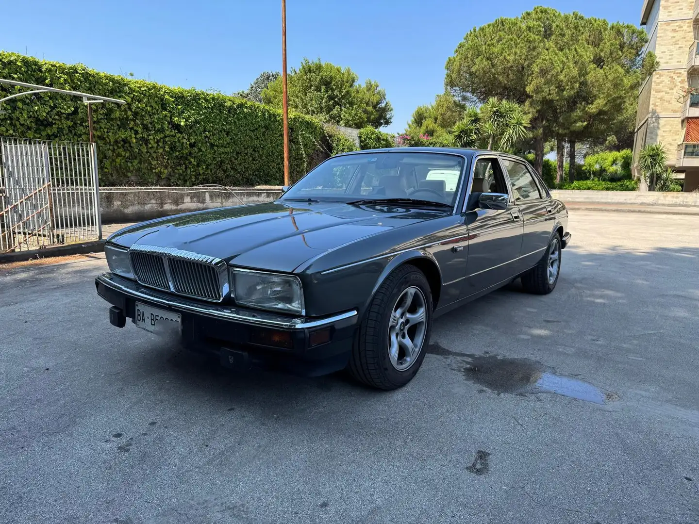 Jaguar Daimler XJ40 - 1