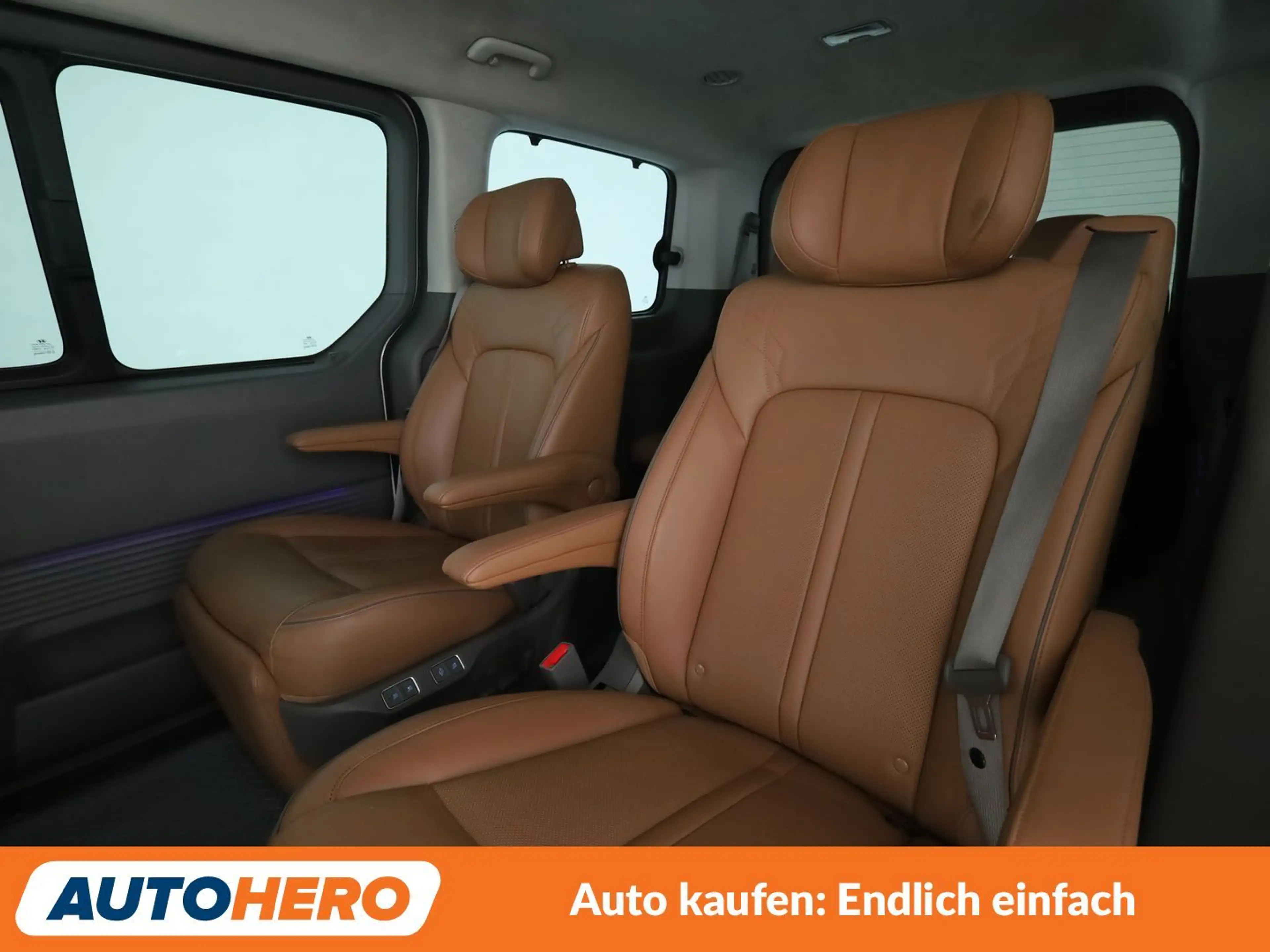 Hyundai STARIA 2.2 CRDi Signature 4WD Aut*NAVI*LED*ACC*CAM* — photo 14
