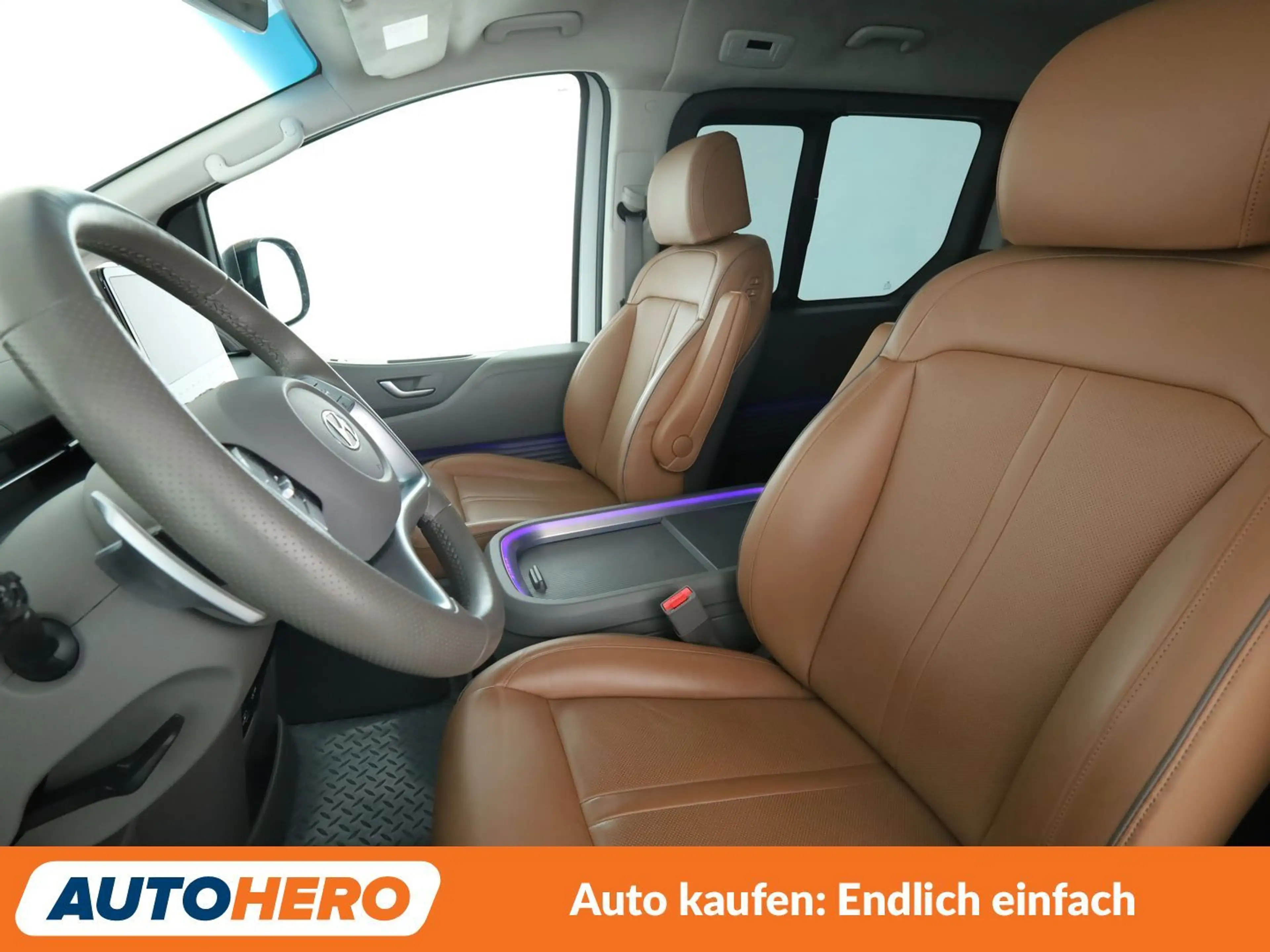 Hyundai STARIA 2.2 CRDi Signature 4WD Aut*NAVI*LED*ACC*CAM* — photo 10