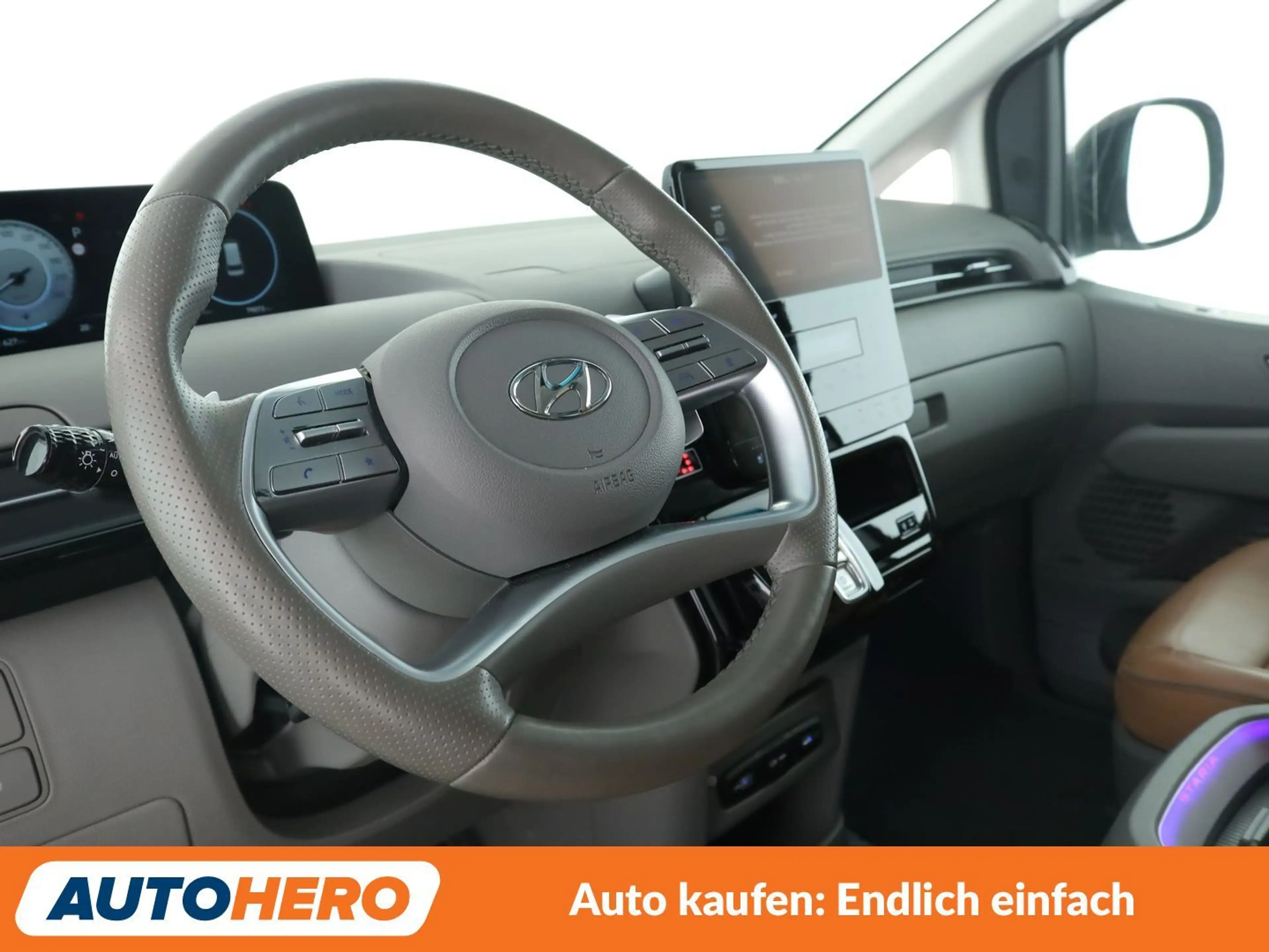 Hyundai STARIA 2.2 CRDi Signature 4WD Aut*NAVI*LED*ACC*CAM* — photo 11