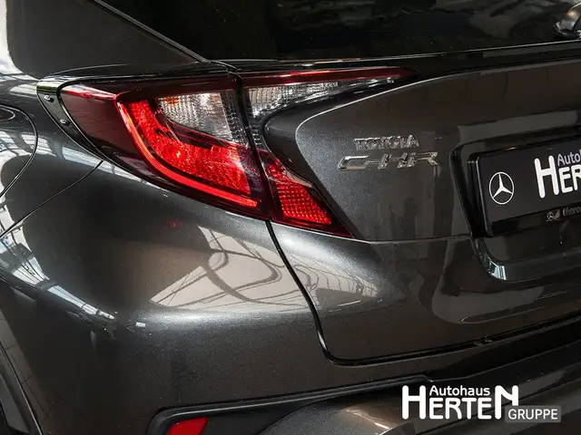 Toyota C-HR view 14