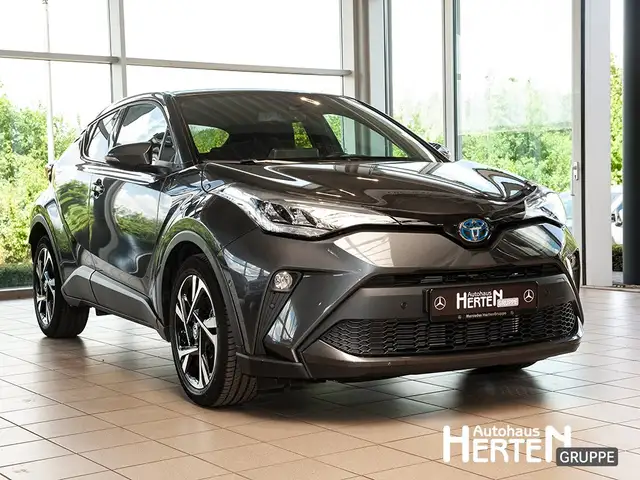 Toyota C-HR view 3