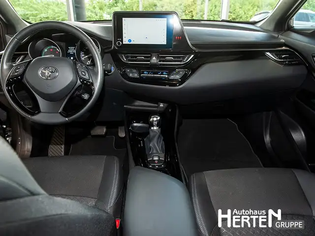 Toyota C-HR view 10