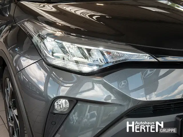 Toyota C-HR view 13