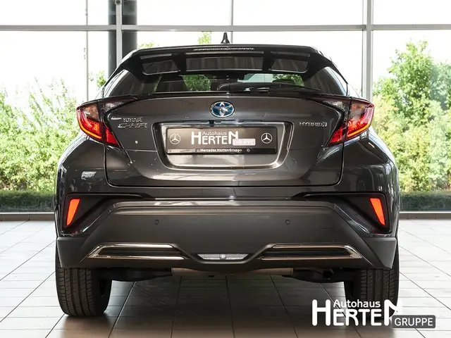 Toyota C-HR view 4