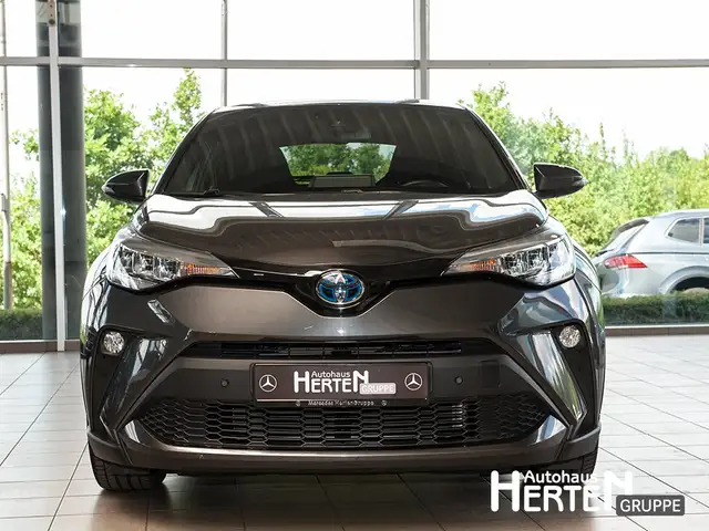 Toyota C-HR view 2