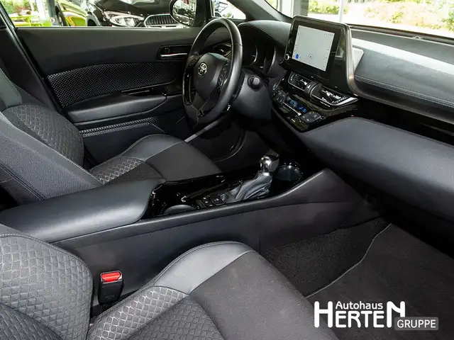 Toyota C-HR view 6