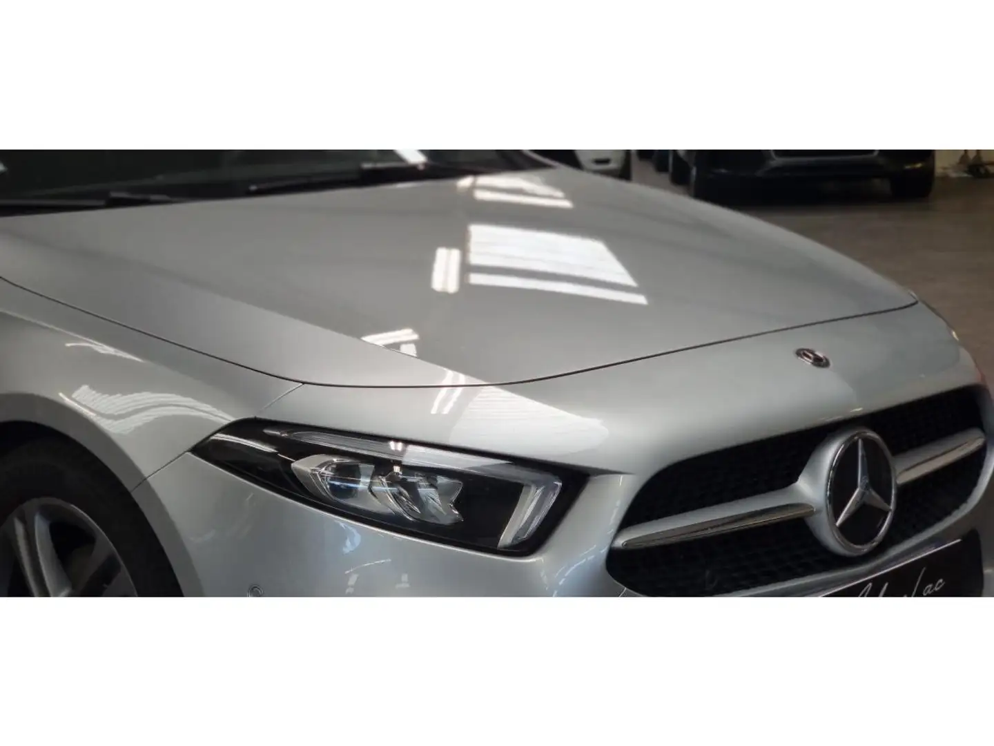 Mercedes-Benz A 180 A 180 - BV 7G-DCT  BERLINE 5P  Progressive Line Grau - 2