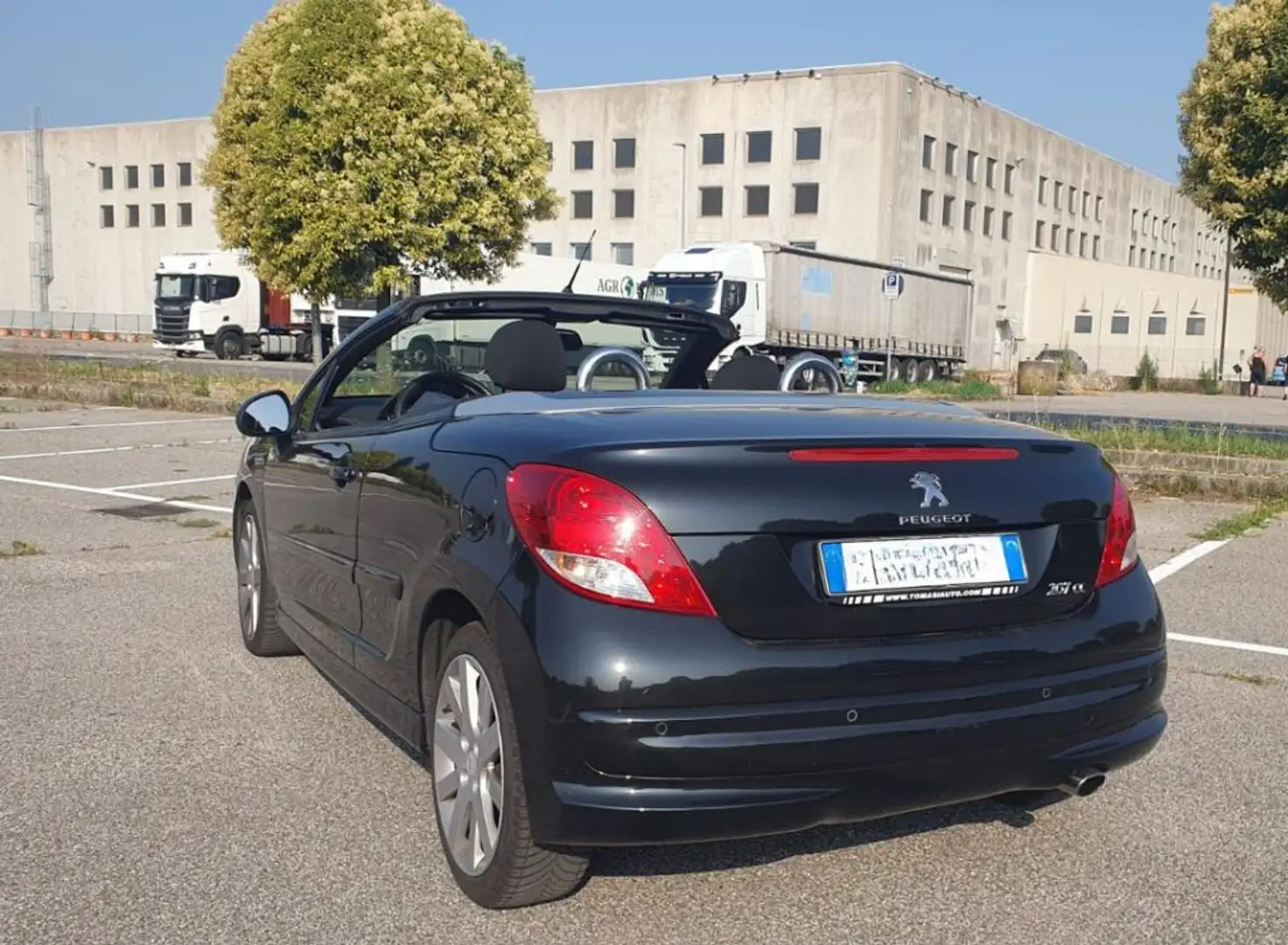 Peugeot 207 1.6 8V HDi 112 CV CC Allure Zwart - 2