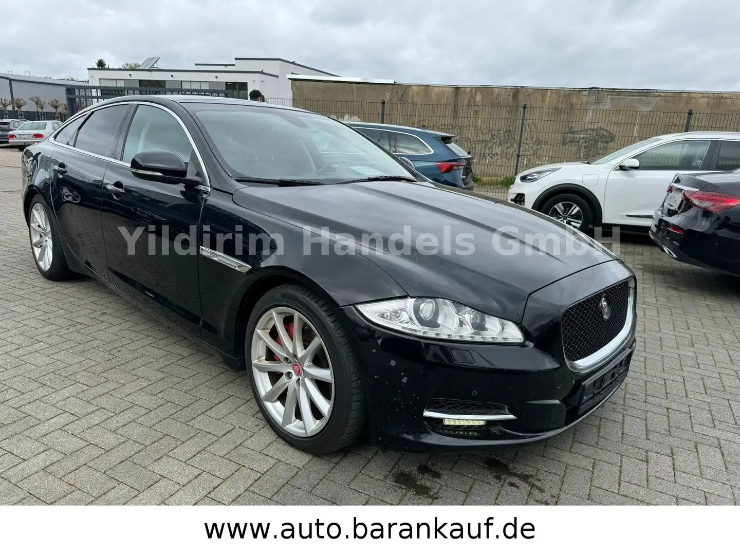 Jaguar XJ Premium Luxury,LEDER,ESSD,KLIMA,NAVI,PDC Schwarz - 2